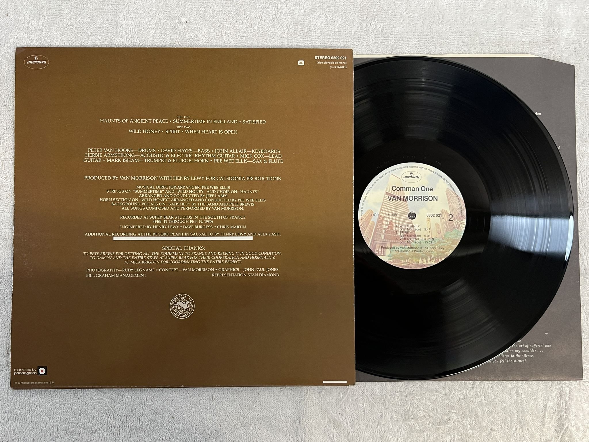 Omslagsbild för skivan VAN MORRISON common one LP ncb WARNER BROS 6302021