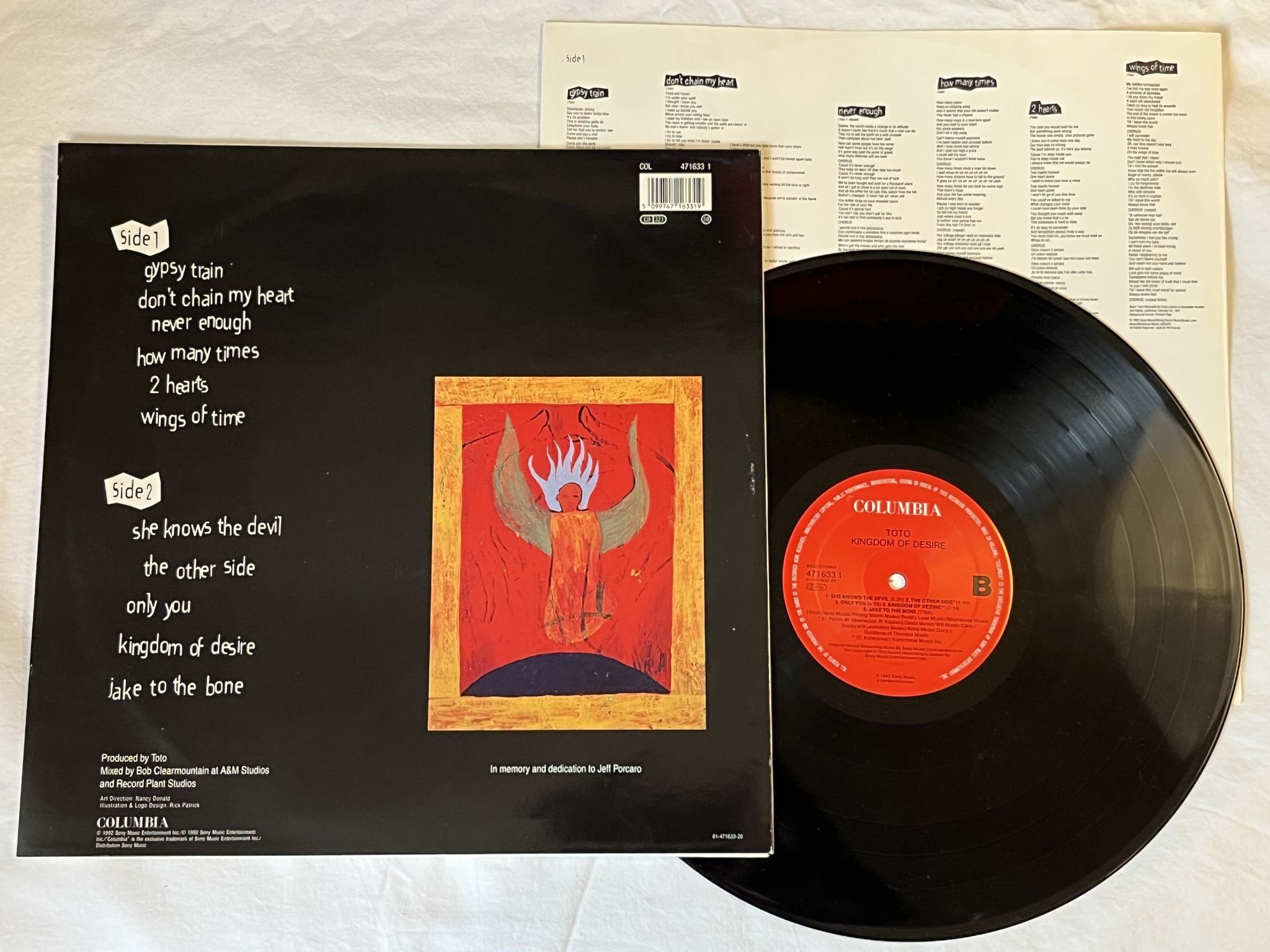 Omslagsbild för skivan TOTO Kingdom Of Desire LP -92 eu COLUMBIA 4716331