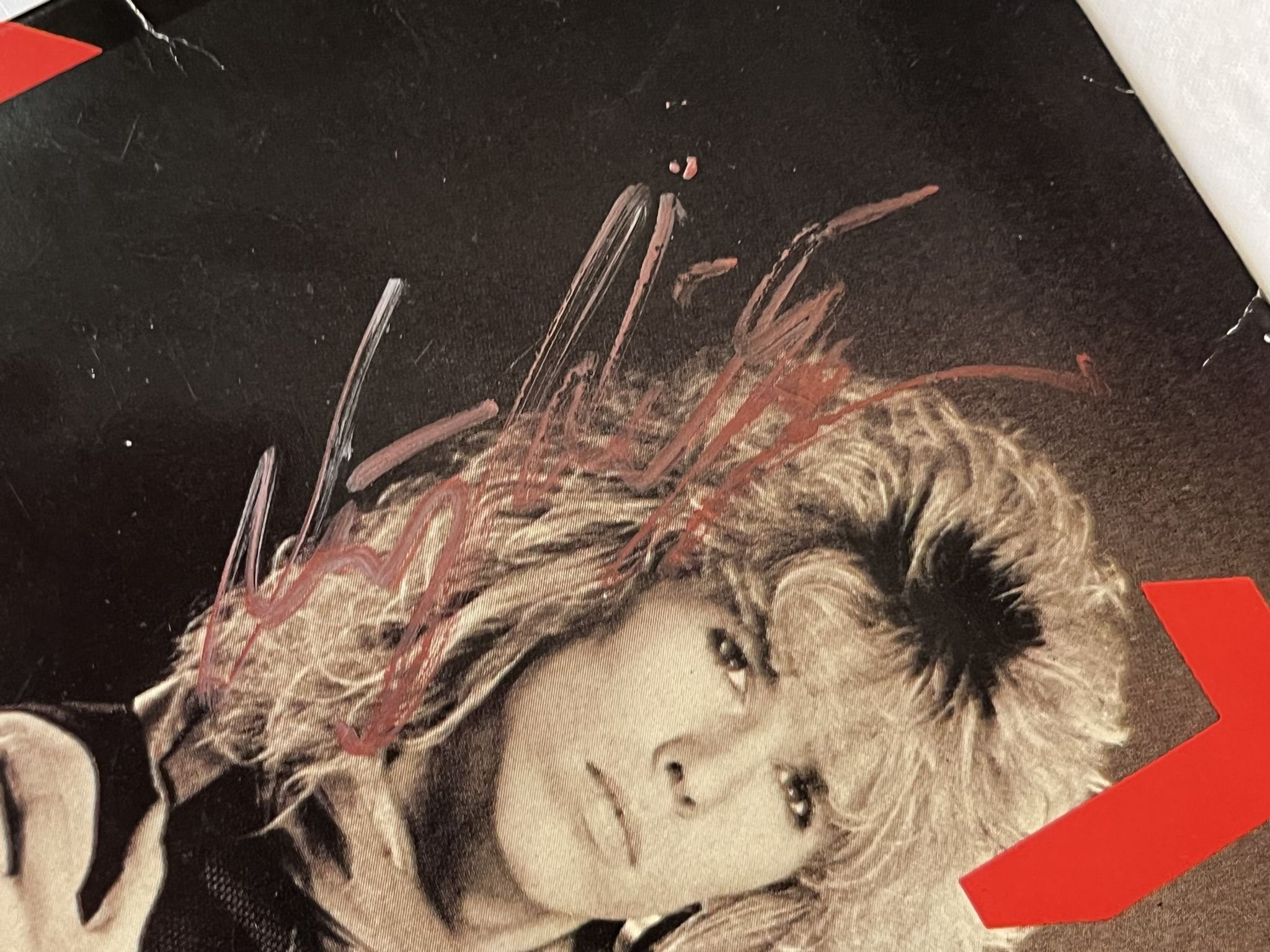 Omslagsbild för skivan TREAT scratch and bite LP -85 MERCURY 824353-1 ** SIGNED COVER **