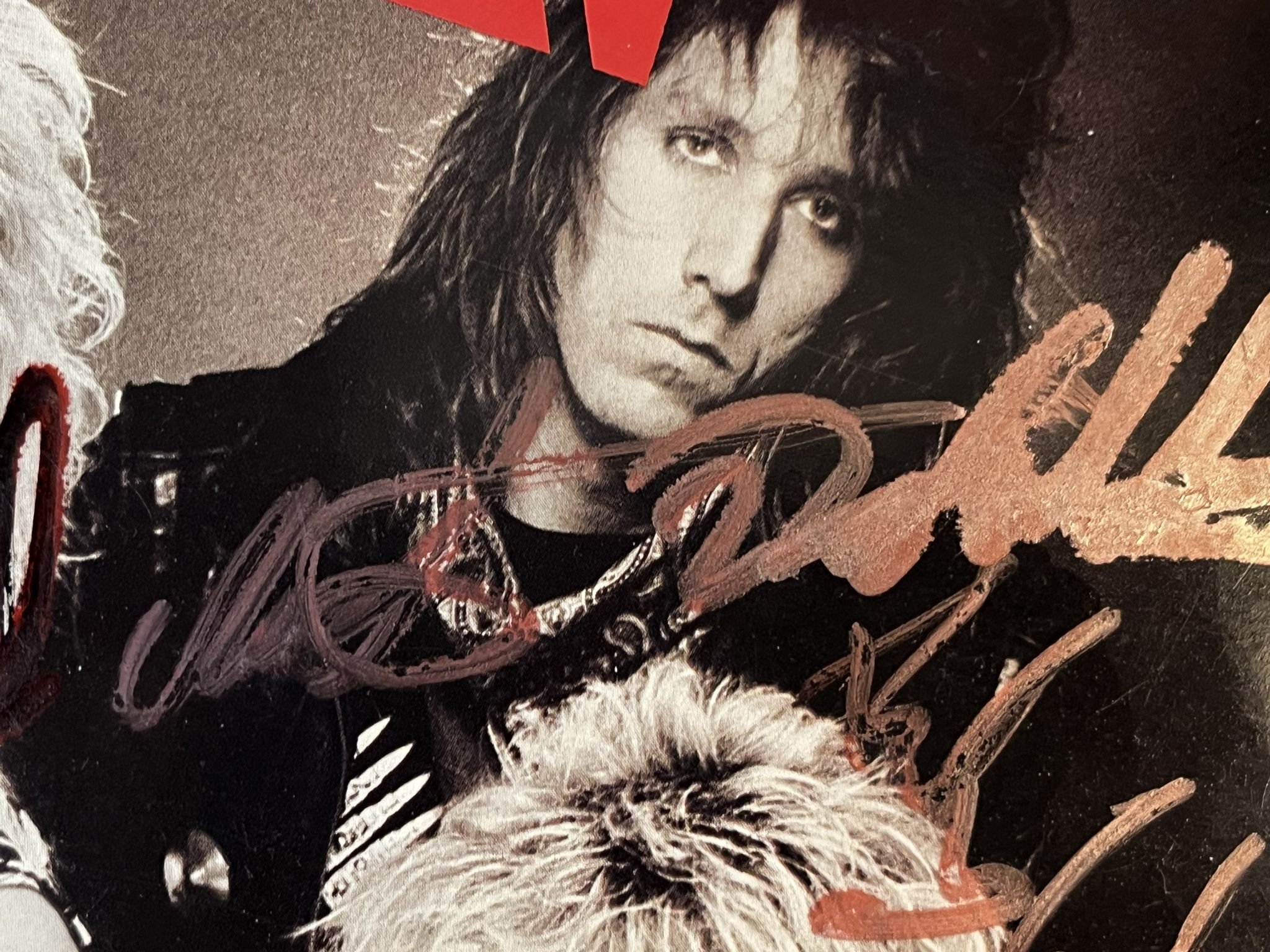 Omslagsbild för skivan TREAT scratch and bite LP -85 MERCURY 824353-1 ** SIGNED COVER **