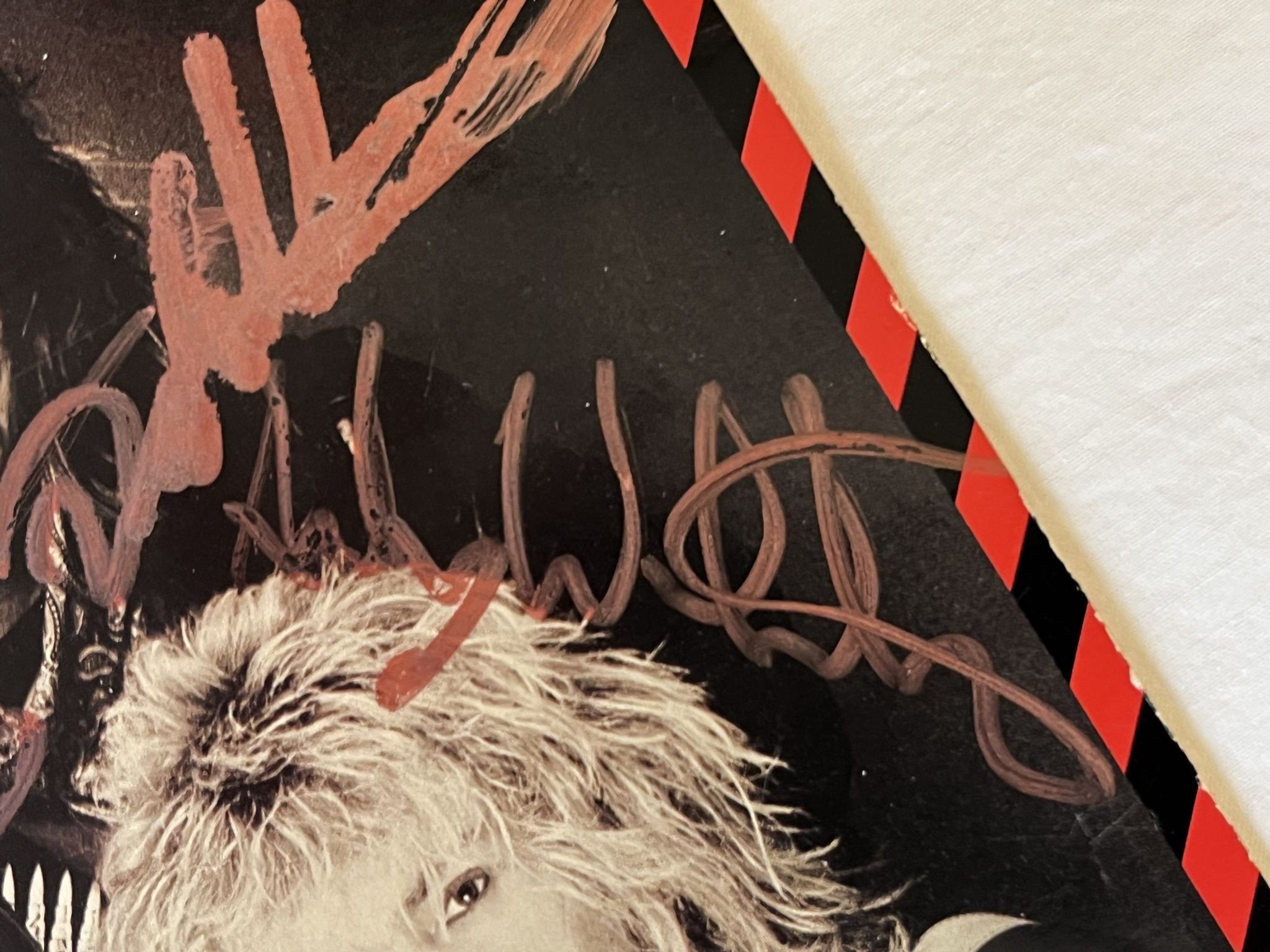 Omslagsbild för skivan TREAT scratch and bite LP -85 MERCURY 824353-1 ** SIGNED COVER **