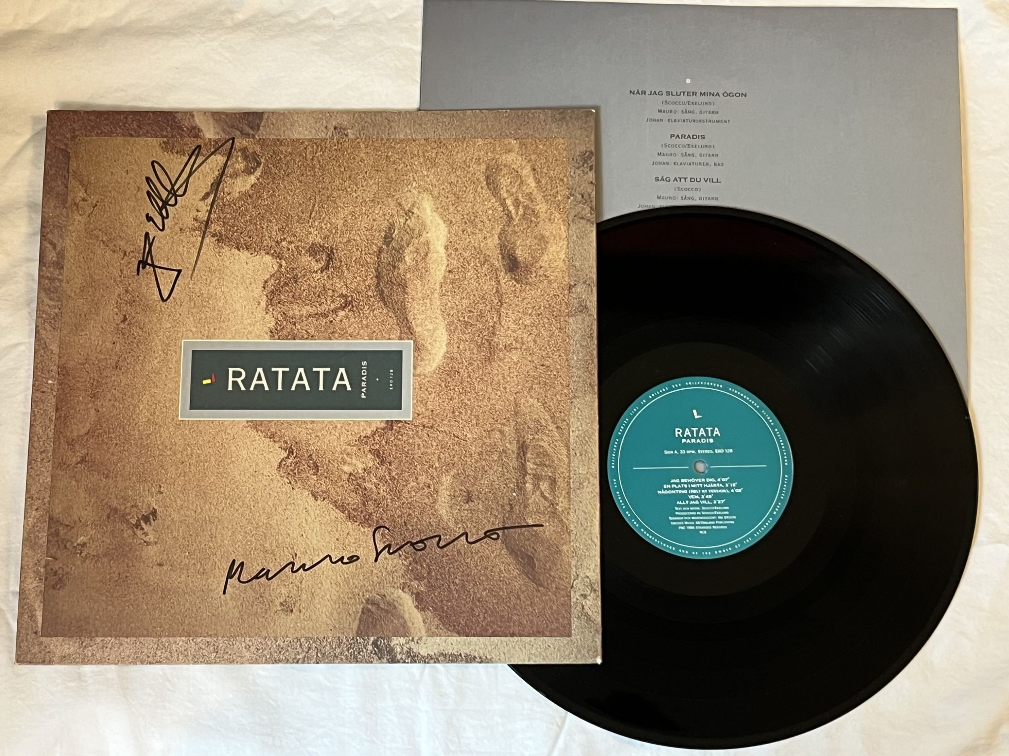 Omslagsbild för skivan RATATA paradis LP -84 Swe STRANDED EKO 128 *** SIGNED COVER ***