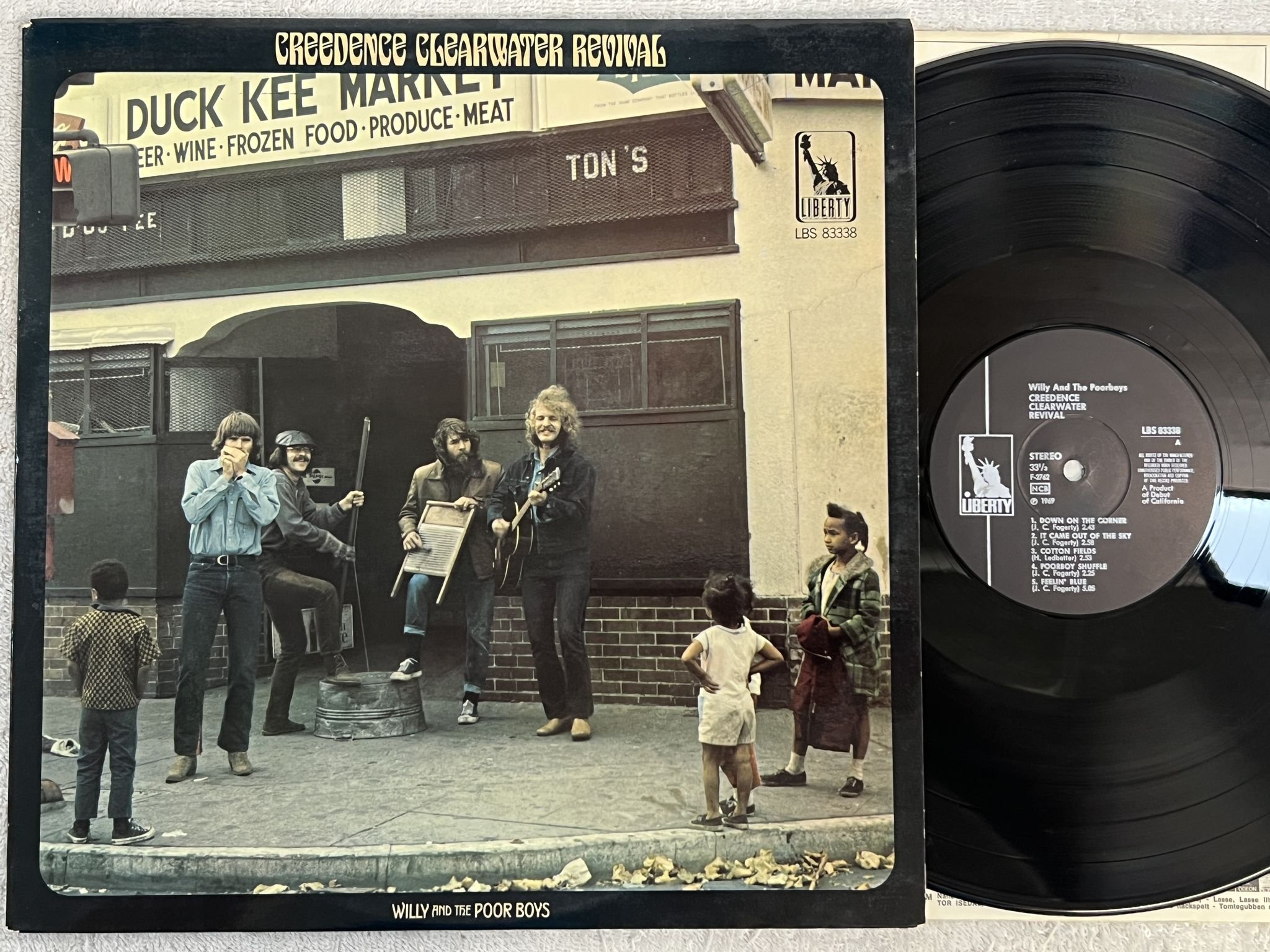 Omslagsbild för skivan CREEDENCE CLEARWATER REVIVAL Willy & the poor boys LP -69 ncb LIBERTY LBS 83338