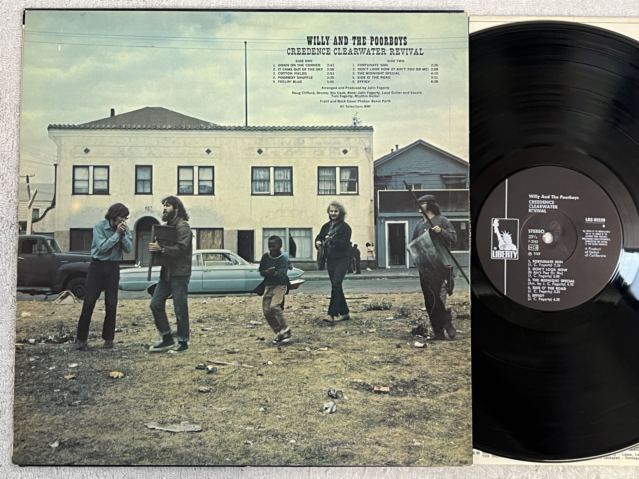Omslagsbild för skivan CREEDENCE CLEARWATER REVIVAL Willy & the poor boys LP -69 ncb LIBERTY LBS 83338
