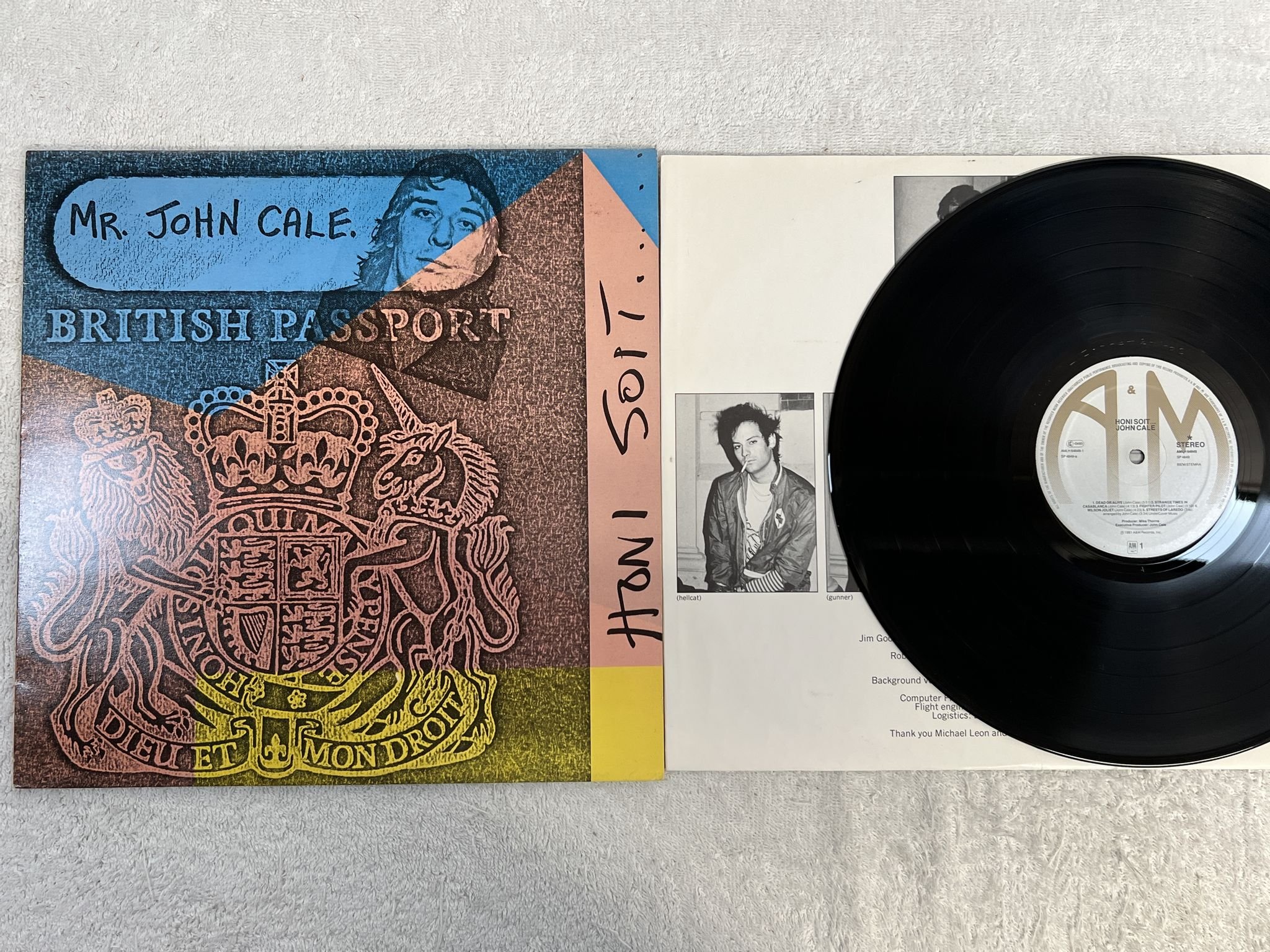 Omslagsbild för skivan JOHN CALE Honi Soit LP -81 A&M AMLH 64849