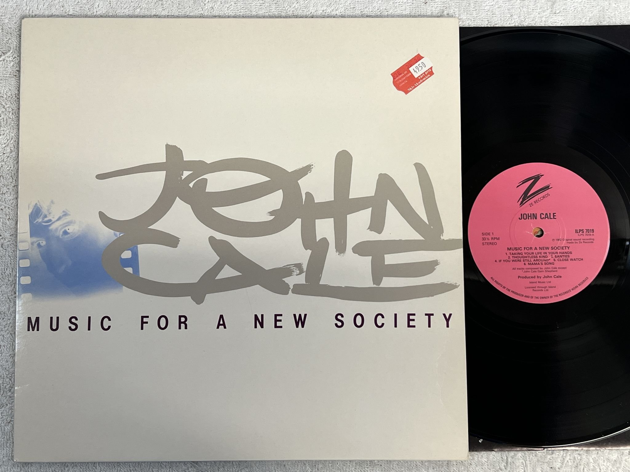 Omslagsbild för skivan JOHN CALE Music For A New Society LP -82 ZE RECORDS ILPS 7019