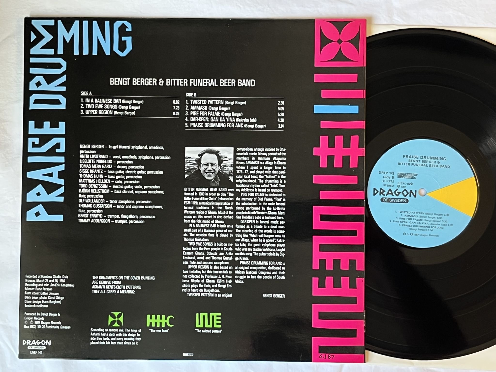 Omslagsbild för skivan Bengt Berger & Bitter Funeral Beer Band – Praise Drumming LP -87 DRLP 142
