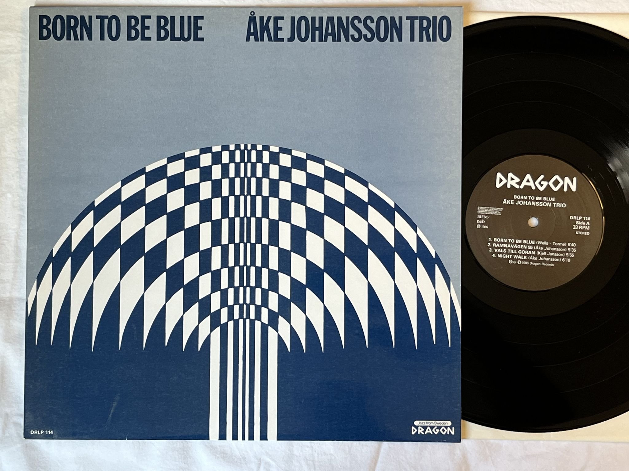 Omslagsbild för skivan ÅKE JOHANSSON TRIO born to be blue LP -86 DRAGON DRLP 114