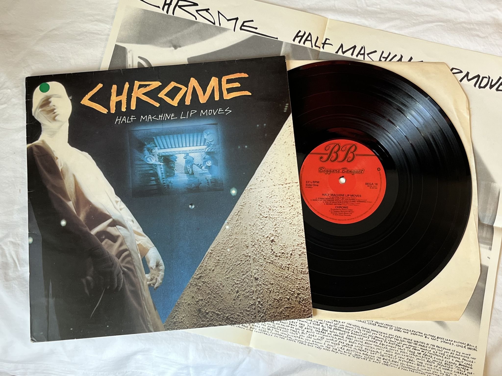 Omslagsbild för skivan CHROME Half Machine Lip Moves LP -80 UK beggars banquet BEGA 18