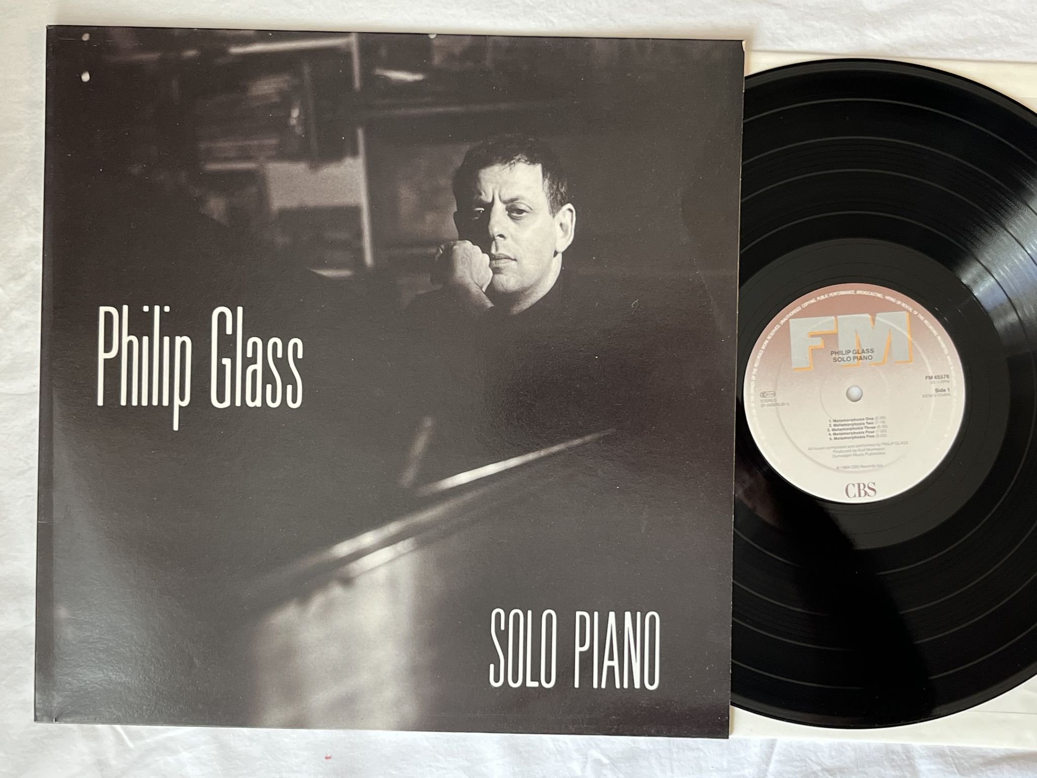 Omslagsbild för skivan PHILIP GLASS Solo Piano LP -89 CBS FM 45576 ** POST-MODERN **