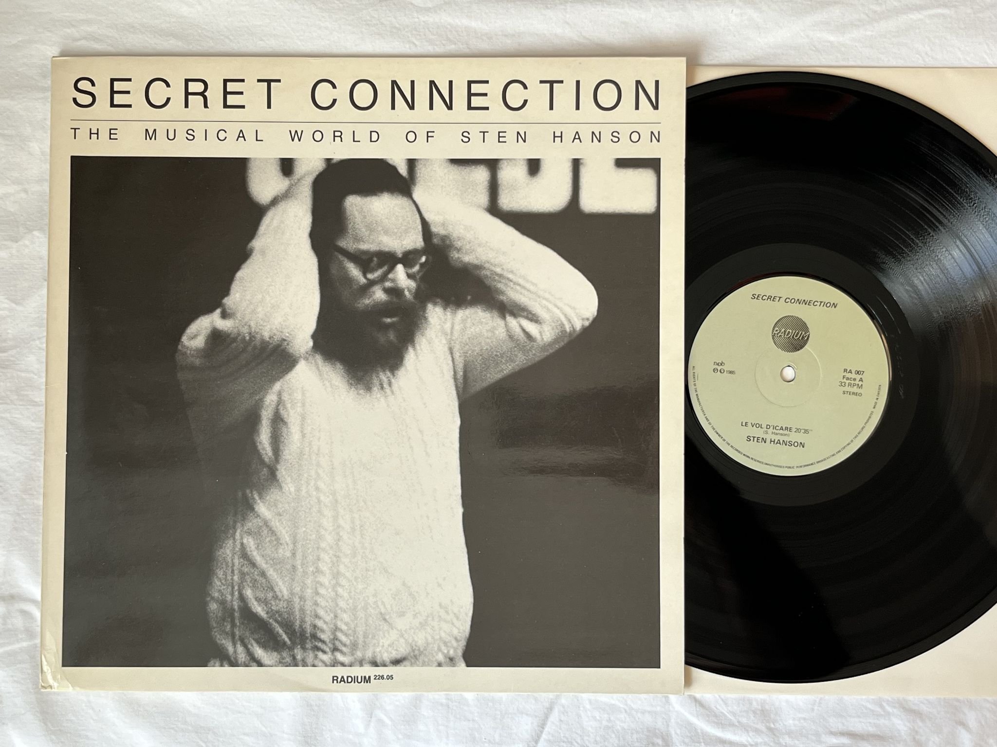 Omslagsbild för skivan STEN HANSON Secret Connection LP -85 radium 226.05 ra 007