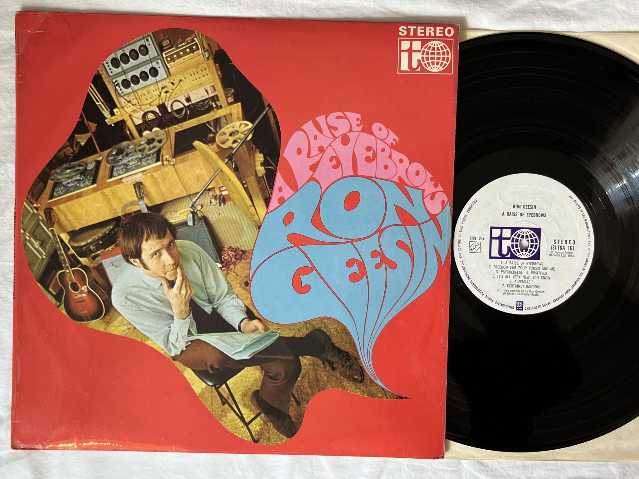 Omslagsbild för skivan RON GEESIN A Raise Of Eyebrows LP -67 UK tranatlantic TRA 161 ** Spoken word **