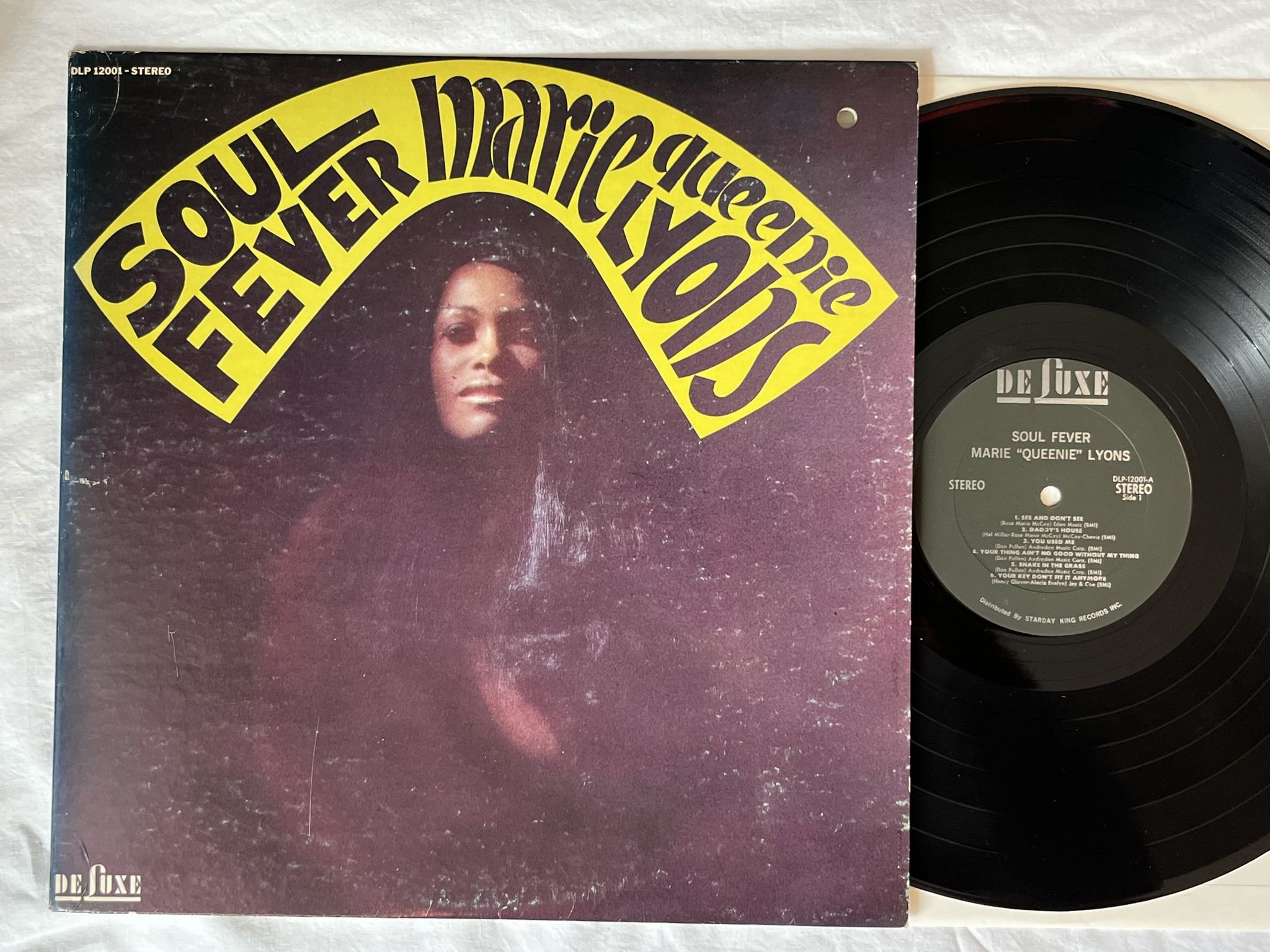 Omslagsbild för skivan MARIE QUEENIE LYONS soul fever LP -70 US DELUXE DLP 12001 *** RARE OG SOUL ***