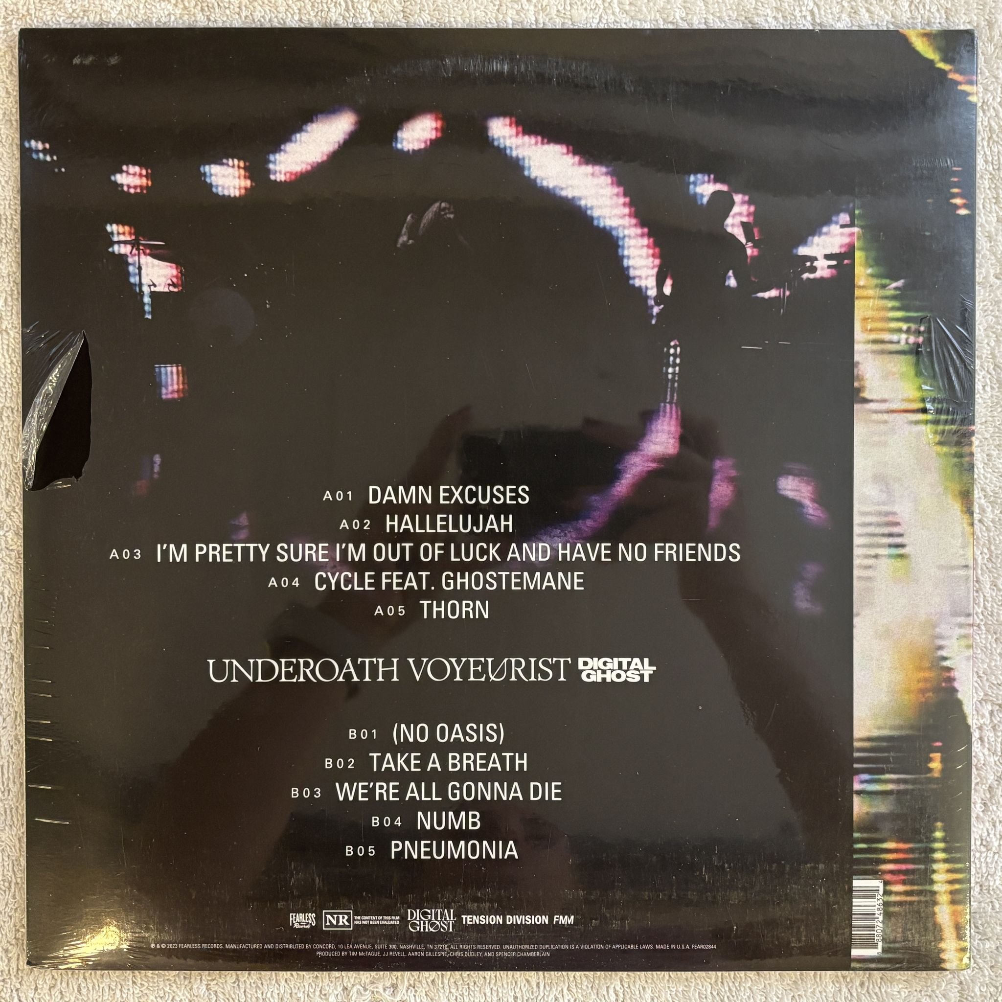 Omslagsbild för skivan UNDEROATH voyeurist: Digital Ghost LP -2023 Fearless Records FEAR02844
