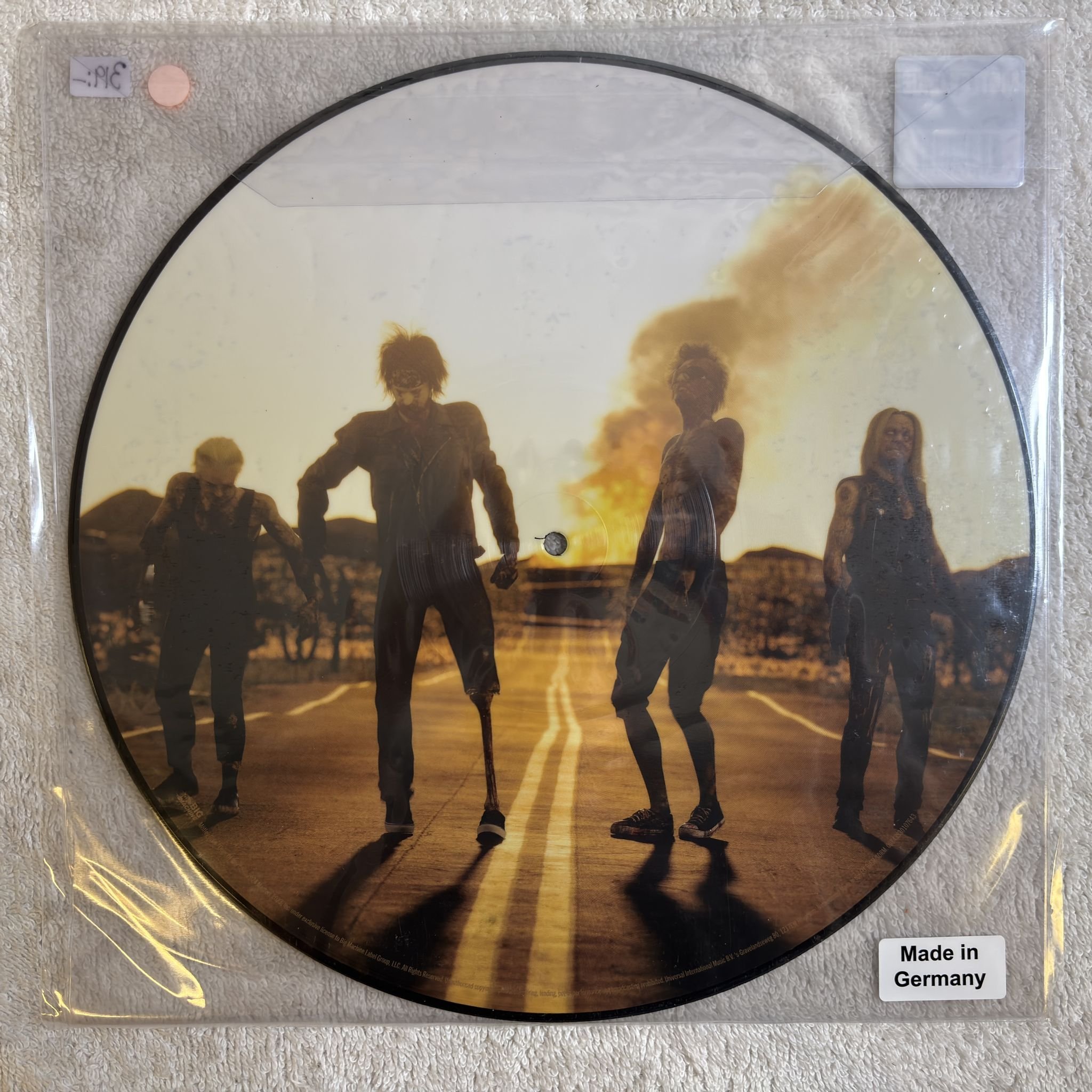 Omslagsbild för skivan MÖTLEY CRÜE Dogs Of War LP- 2024 Big Machine Records – 00843930107643