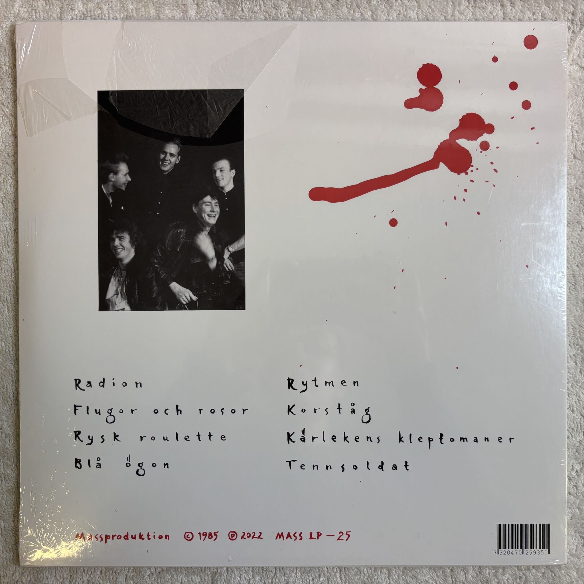 Omslagsbild för skivan VACUM Flugor och Rosor LP -2022 SWE Massproduktion – Mass LP 25