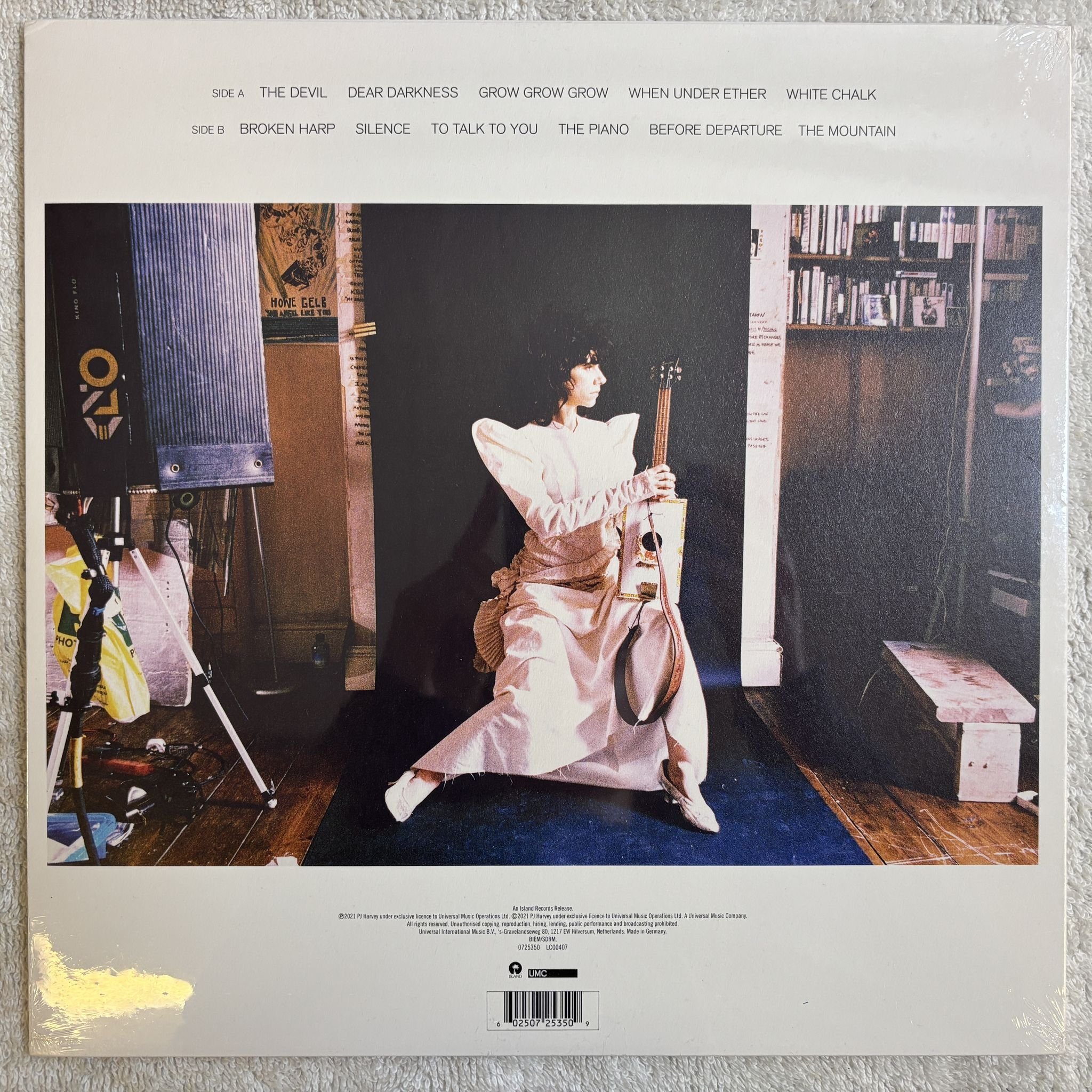 Omslagsbild för skivan PJ HARVEY White Chalk - Demos LP- 2021 Island Records 0725350