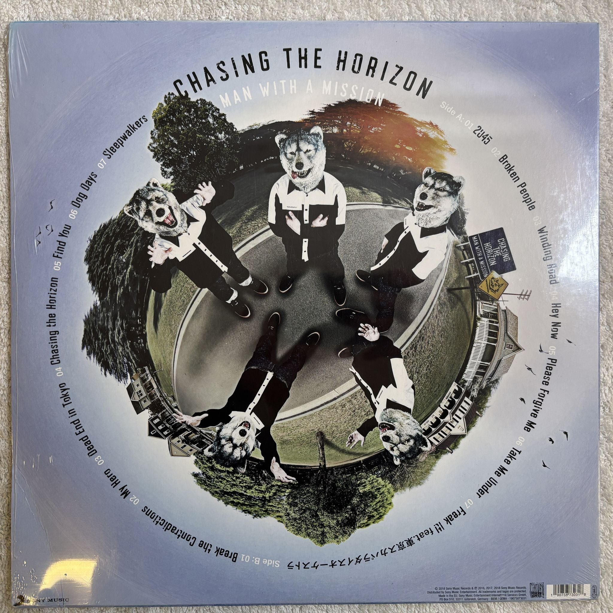 Omslagsbild för skivan MAN WITH A MISSION Chasing The Horizon LP- 2018 Century Media 19075873031