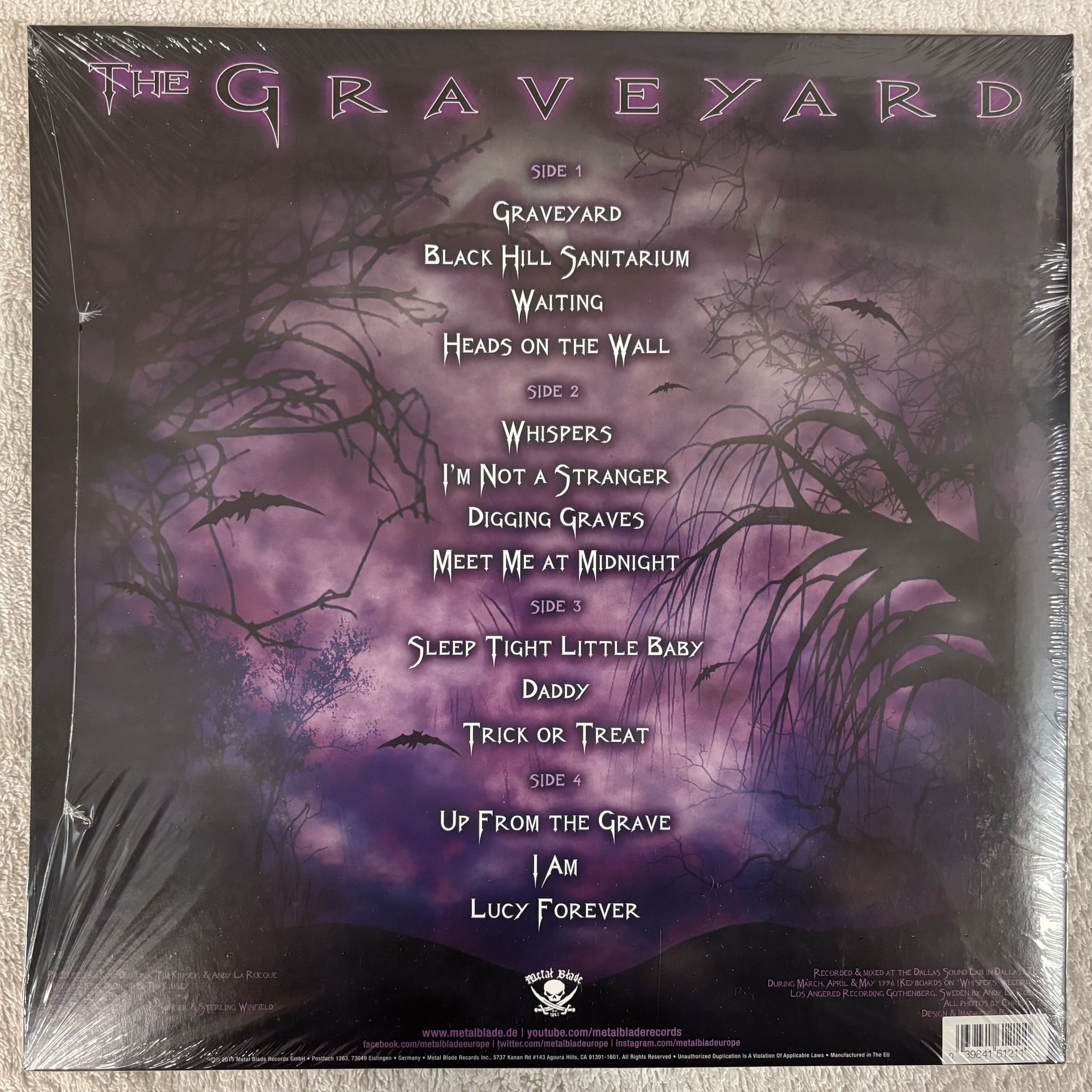 Omslagsbild för skivan KING DIAMOND The Graveyard 2xLP- 2024 Metal Blade Records 3984-15405-1