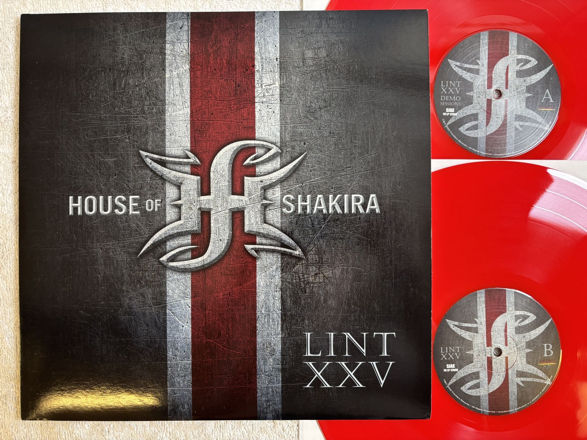 Omslagsbild för skivan HOUSE OF SHAKIRA lint XXV 2xLP- 2022 Frontiers Music SRL FR LP 1206R