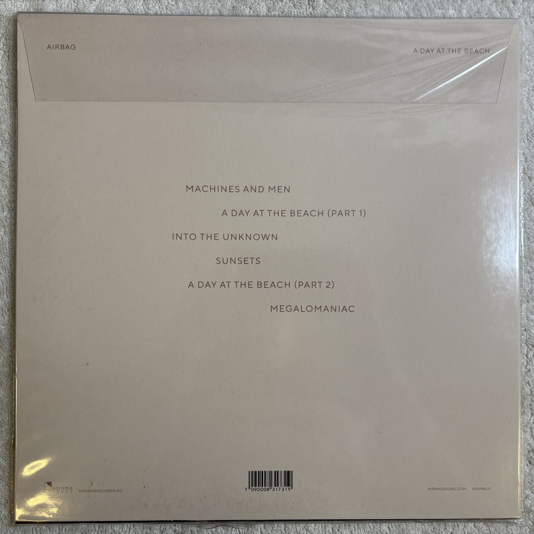 Omslagsbild för skivan AIRBAG A Day At The Beach LP Karisma Records KAR186LP