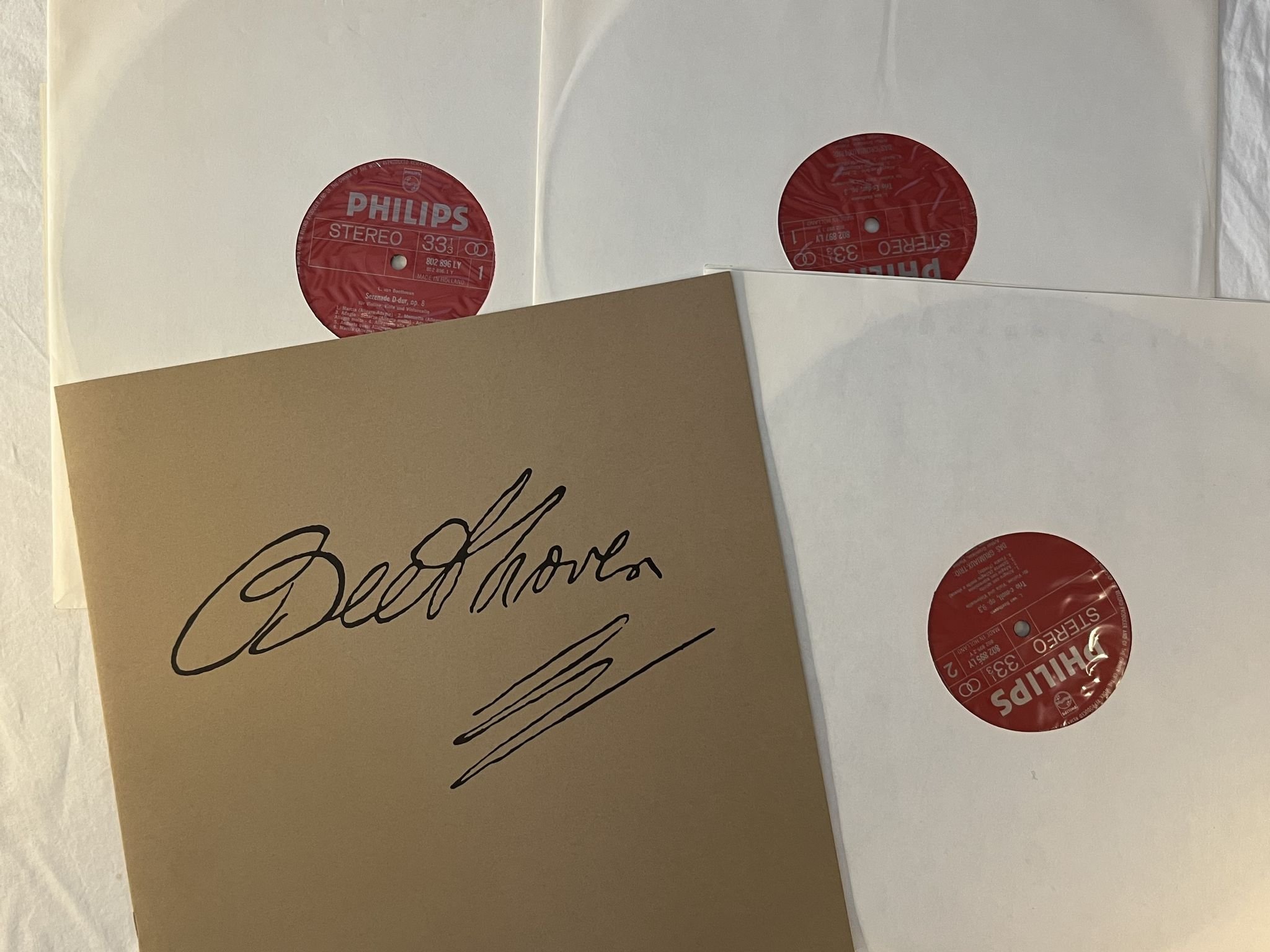 Omslagsbild för skivan GRUMIAUX TRIO Beethoven: sämtliche strechtrios 3xLP -68 PHILIPS 802 895/6/7