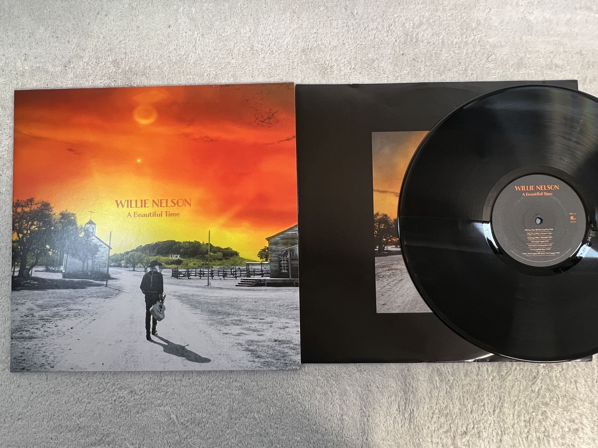 Omslagsbild för skivan WILLIE NELSON A Beautiful Time LP 2022 LEGACY 19439953571