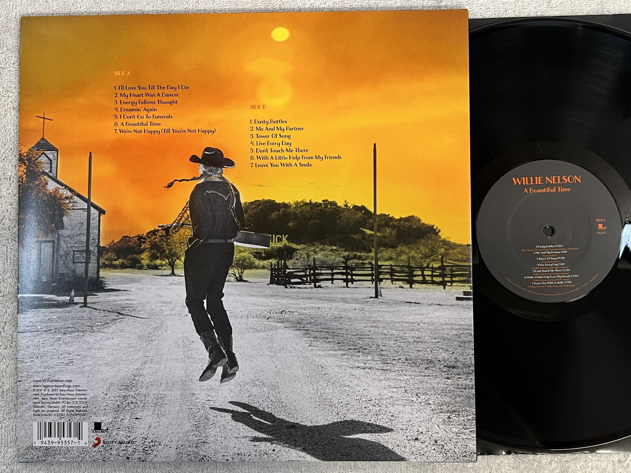 Omslagsbild för skivan WILLIE NELSON A Beautiful Time LP 2022 LEGACY 19439953571