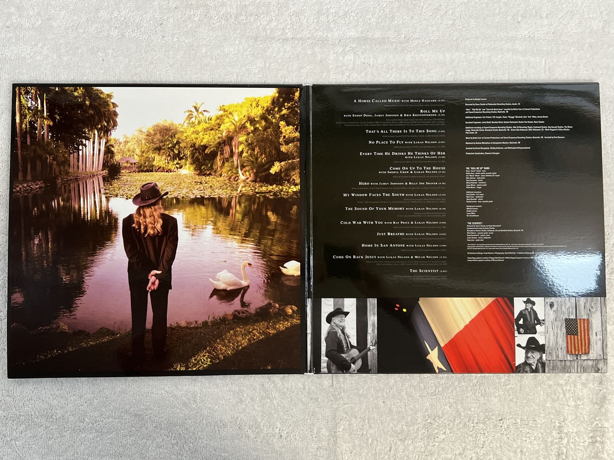 Omslagsbild för skivan WILLIE NELSON Heroes 2xLP 2021 MUSIC ON VINYL MOVLP549