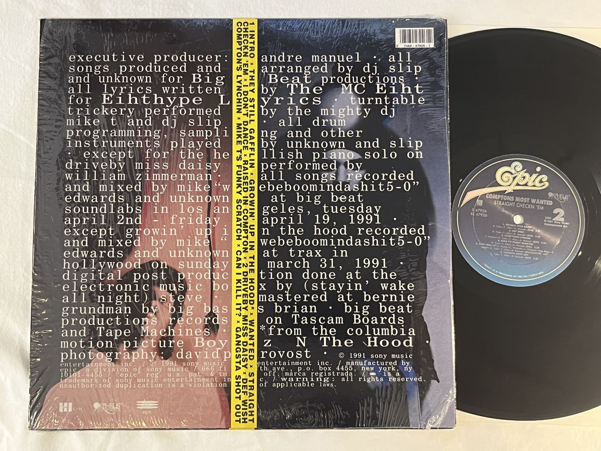 Omslagsbild för skivan COMPTONS MOST WANTED Straight Checkn 'Em LP -91 US EPIC E 47926