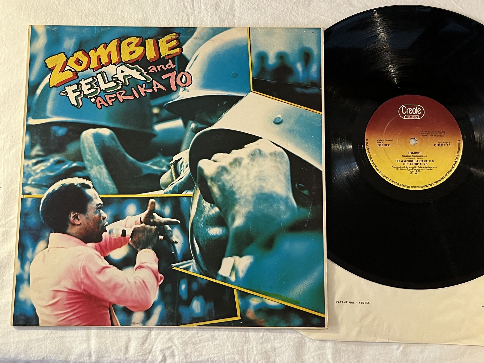 Omslagsbild för skivan FELA ANIKULAPO KUTI & THE AFRICA 70 zombie! LP -77 UK CREOLE CRLP 511 * AFROFUNK
