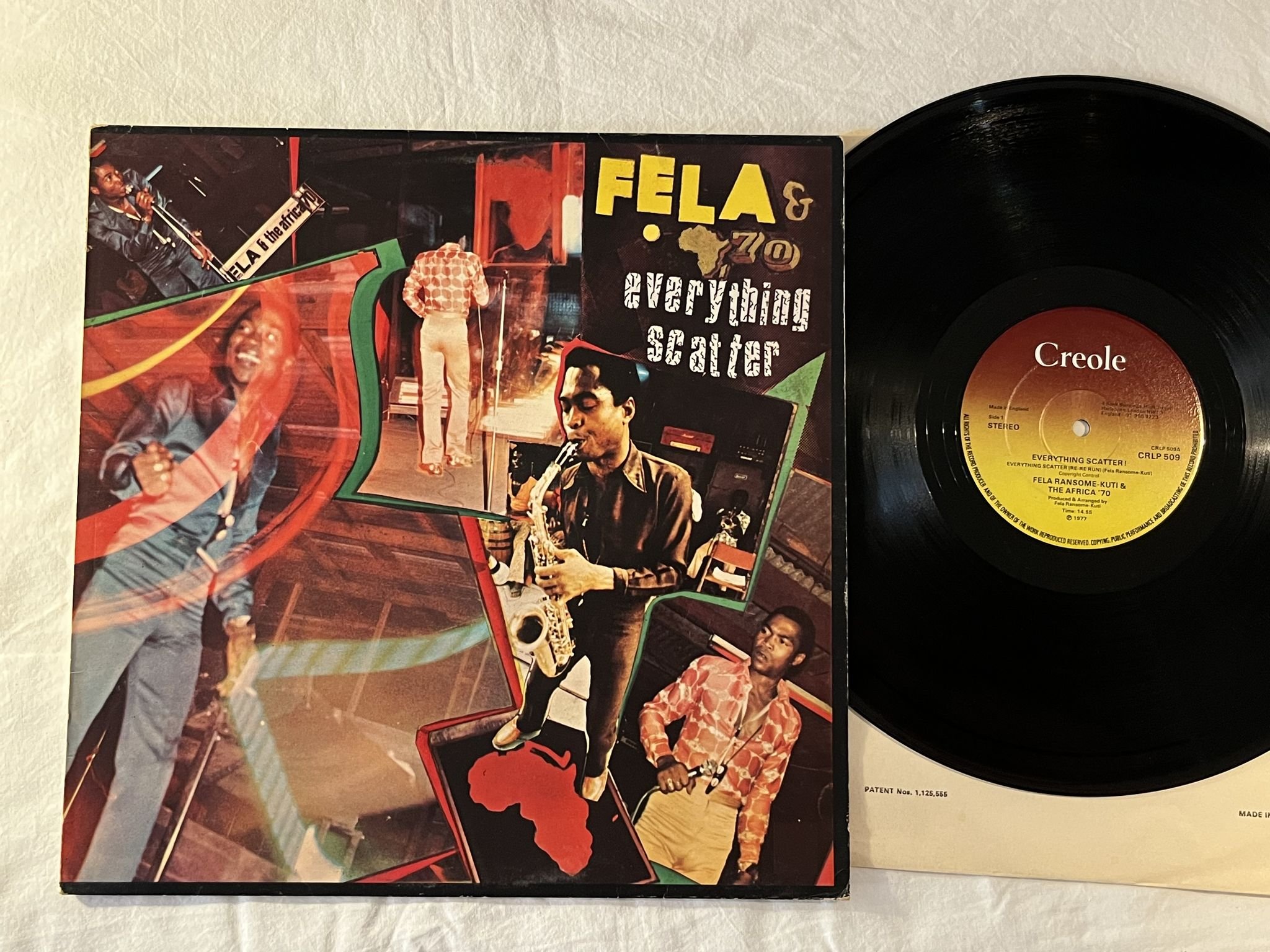 Omslagsbild för skivan FELA KUTI & THE AFRICA 70 Everything Scatter LP -76 UK CREOLE CRLP 507 * AFRO *