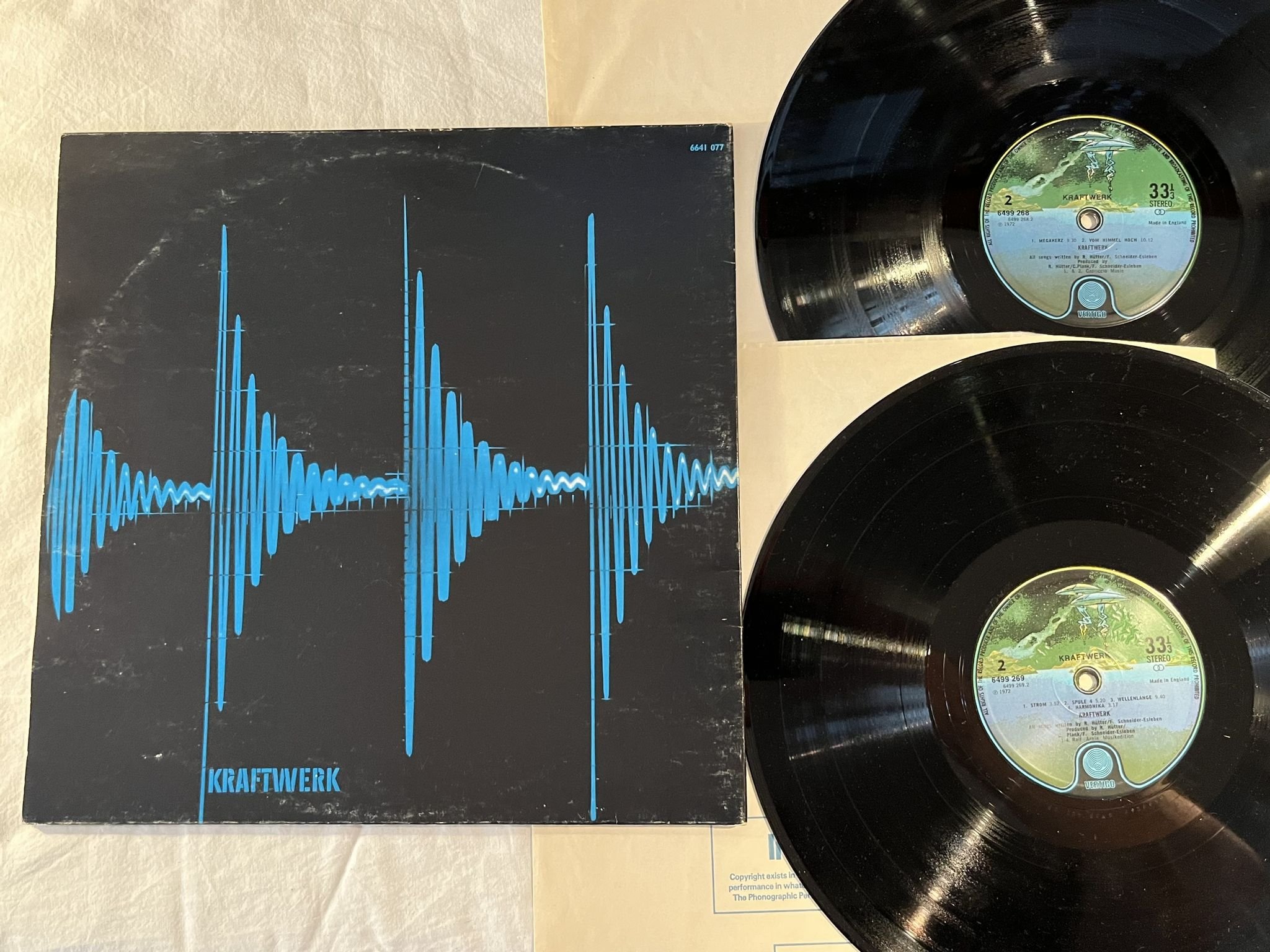 Omslagsbild för skivan KRAFTWERK s/t 2xLP -72/73 UK VERTIGO 6641077 ** SPACESHIP LABELS **