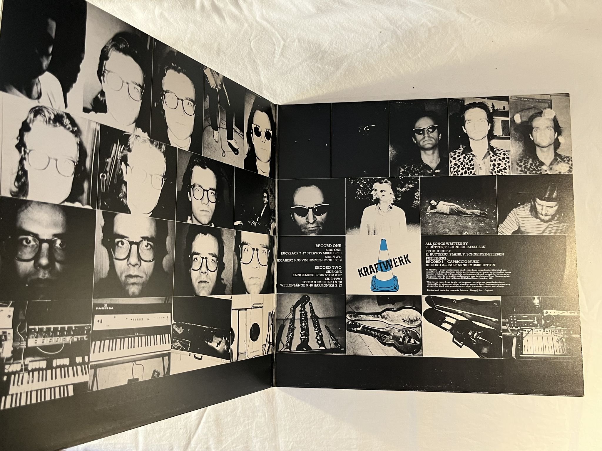 Omslagsbild för skivan KRAFTWERK s/t 2xLP -72/73 UK VERTIGO 6641077 ** SPACESHIP LABELS **