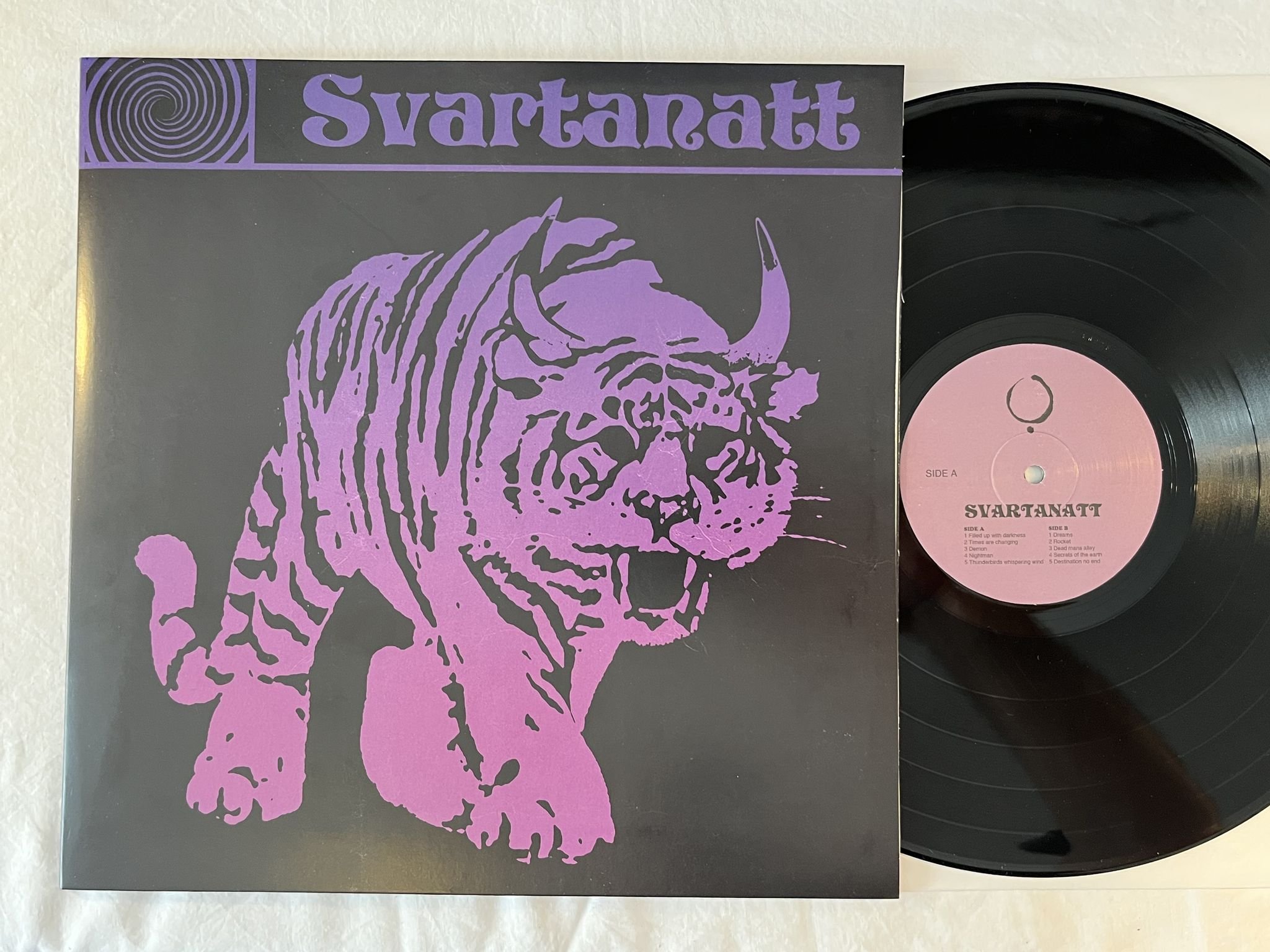 Omslagsbild för skivan SVARTANATT s/t LP 2016 THE SIGN RECORDS CRC003 *** STONER ROCK ***