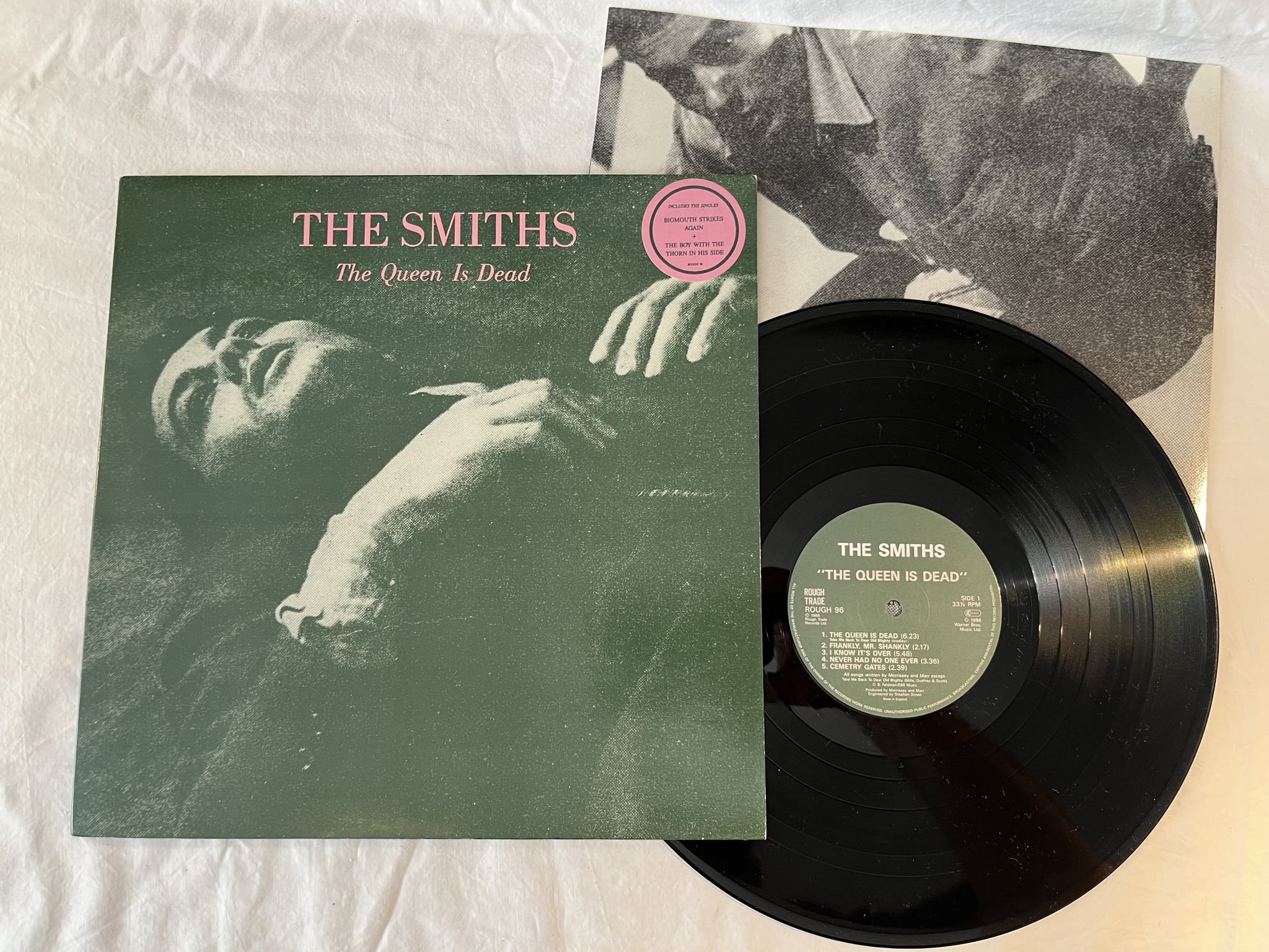 Omslagsbild för skivan THE SMITHS the queen is dead LP -86 UK ROUGH TRADE ROUGH 96 ** MPO PRESSING **