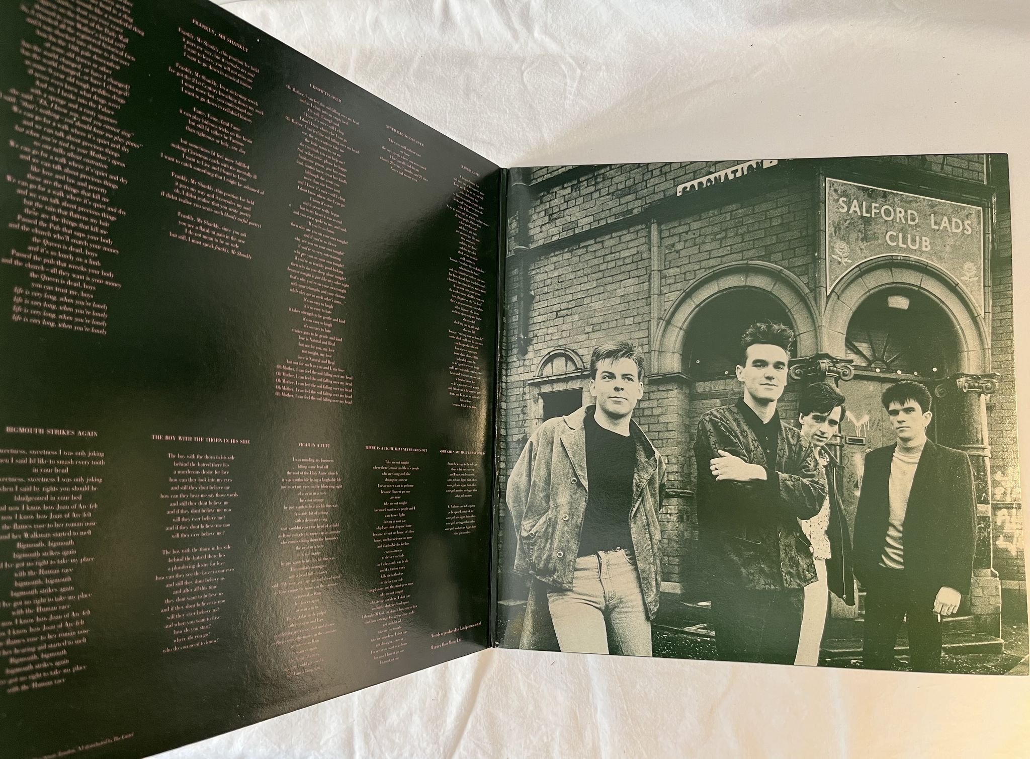 Omslagsbild för skivan THE SMITHS the queen is dead LP -86 UK ROUGH TRADE ROUGH 96 ** MPO PRESSING **