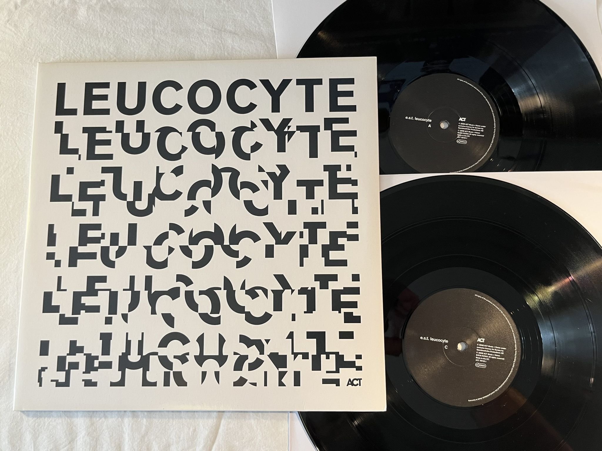 Omslagsbild för skivan ESBJÖRN SVENSSON TRIO Leucocyte 2xLP 2008 Ger ACT 9018-1