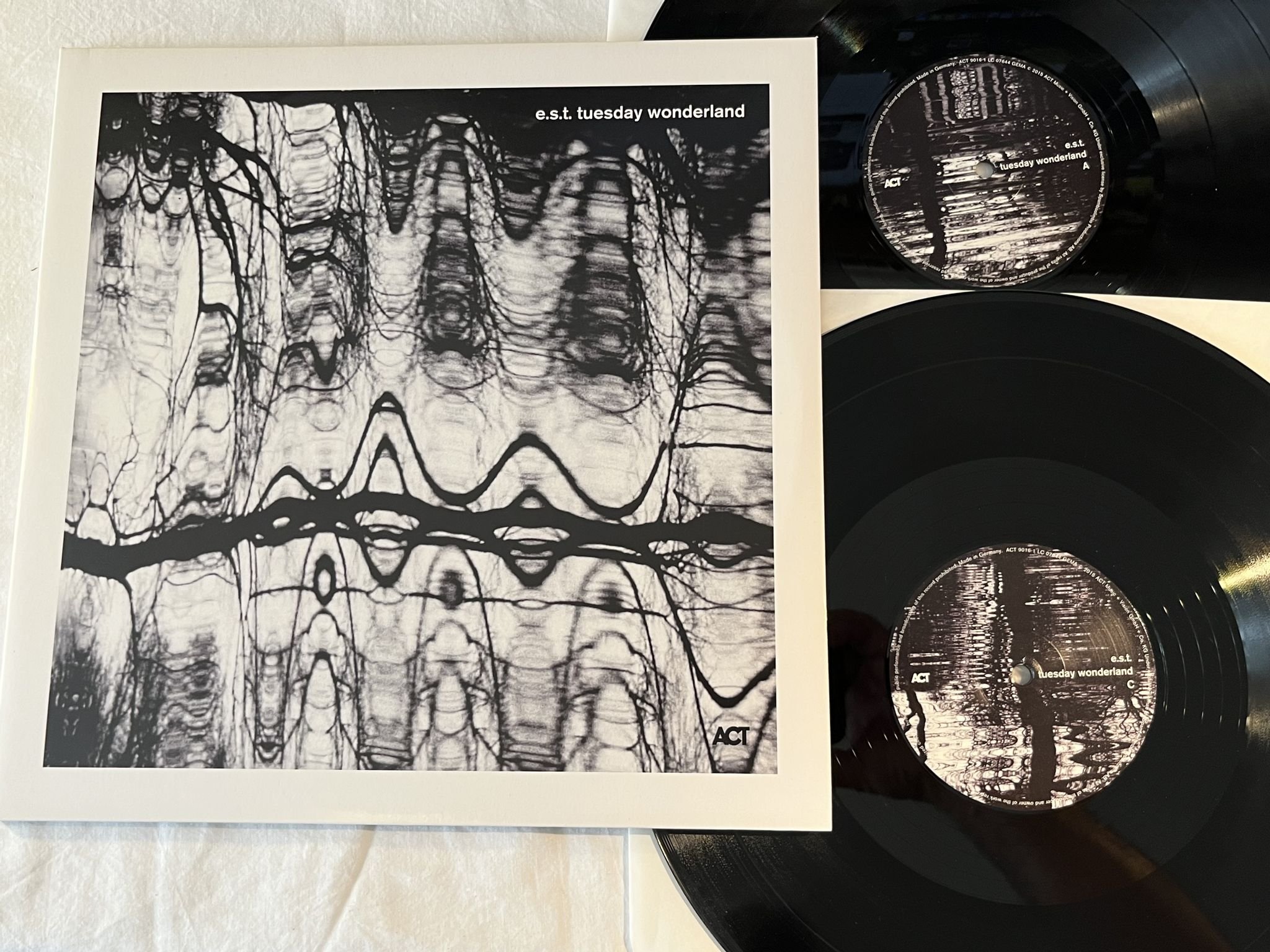 Omslagsbild för skivan ESBJÖRN SVENSSON TRIO Tuesday Wonderland 2xLP 2015 Ger ACT 9016-1