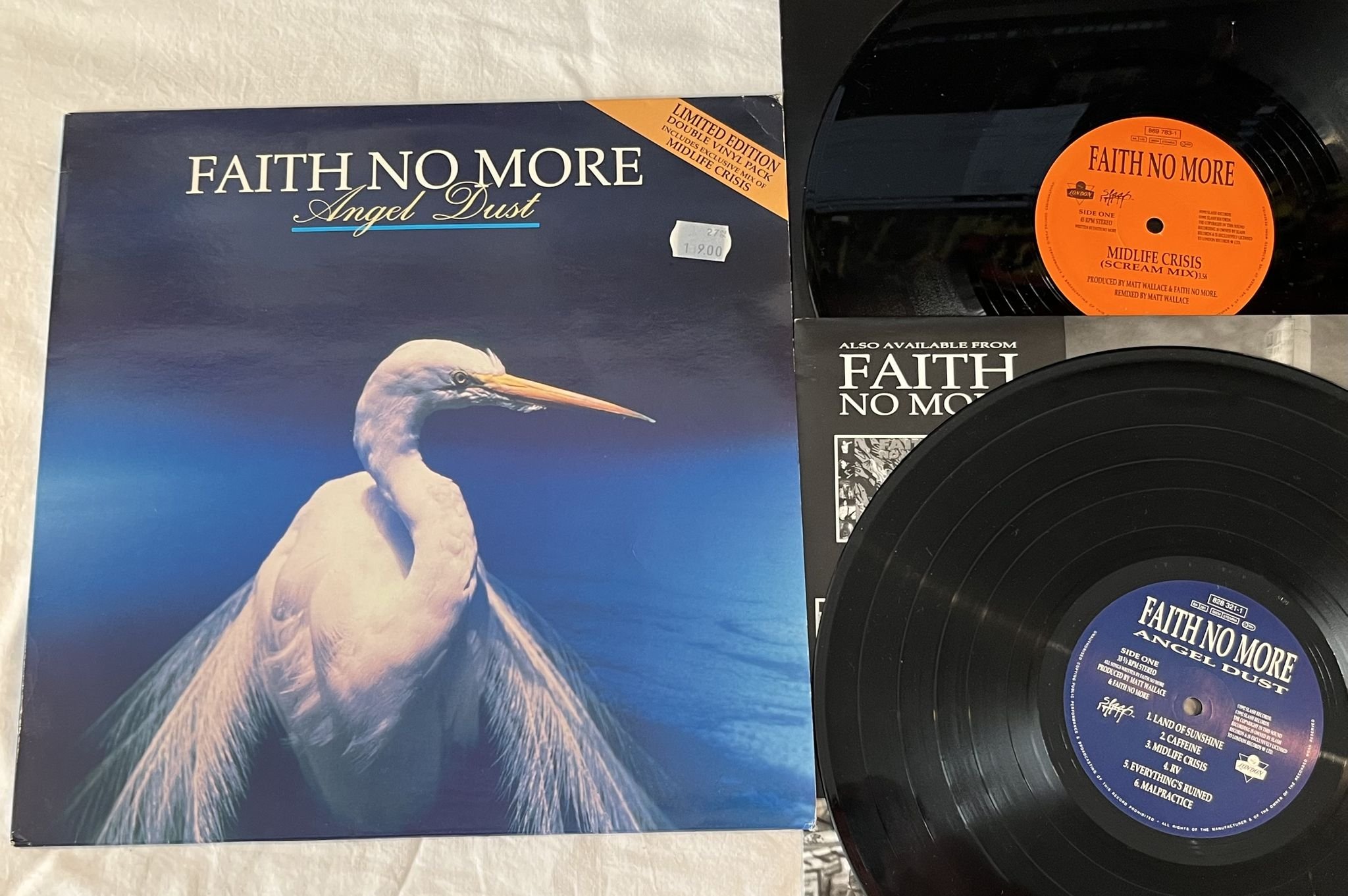 Omslagsbild för skivan FAITH NO MORE Angel Dust LP + 12"single -92 UK SLASH 828 326-1