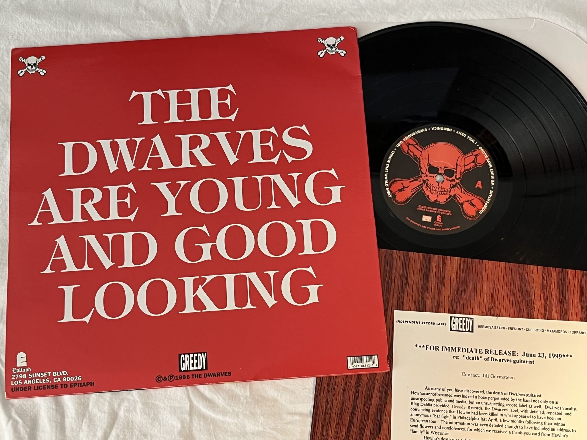 Omslagsbild för skivan DWARVES The Dwarves Are Young And Good Looking LP -97 US EPITAPH 86512-1