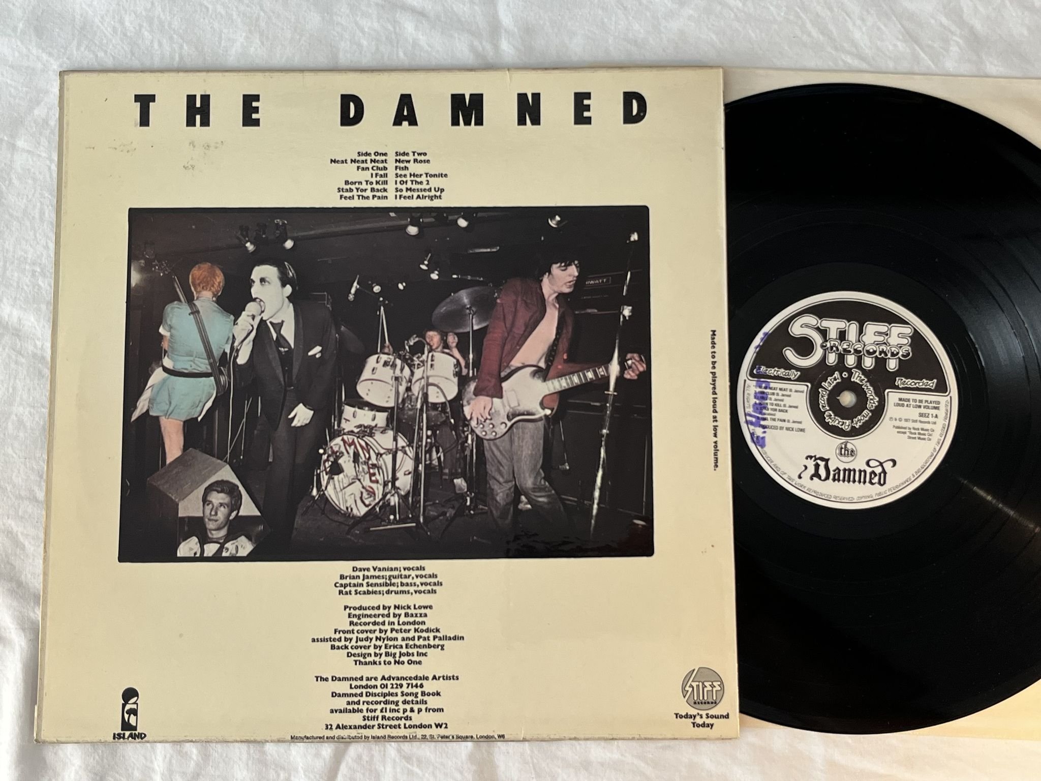 Omslagsbild för skivan THE DAMNED s/t LP -77 UK STIFF RECORDS SEEZ 1 *** PUNK ***