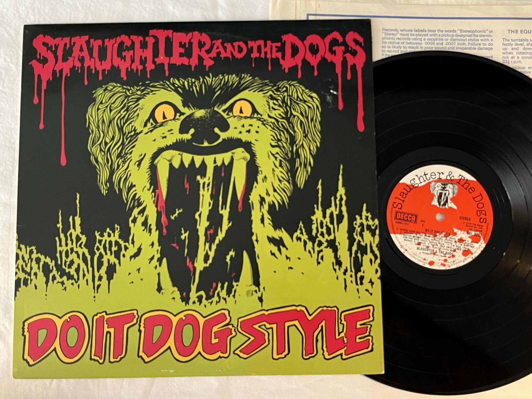 Omslagsbild för skivan SLAUGHTER & THE DOGS do it dog style LP -78 UK DECCA SKL 5292 *** PUNK ***
