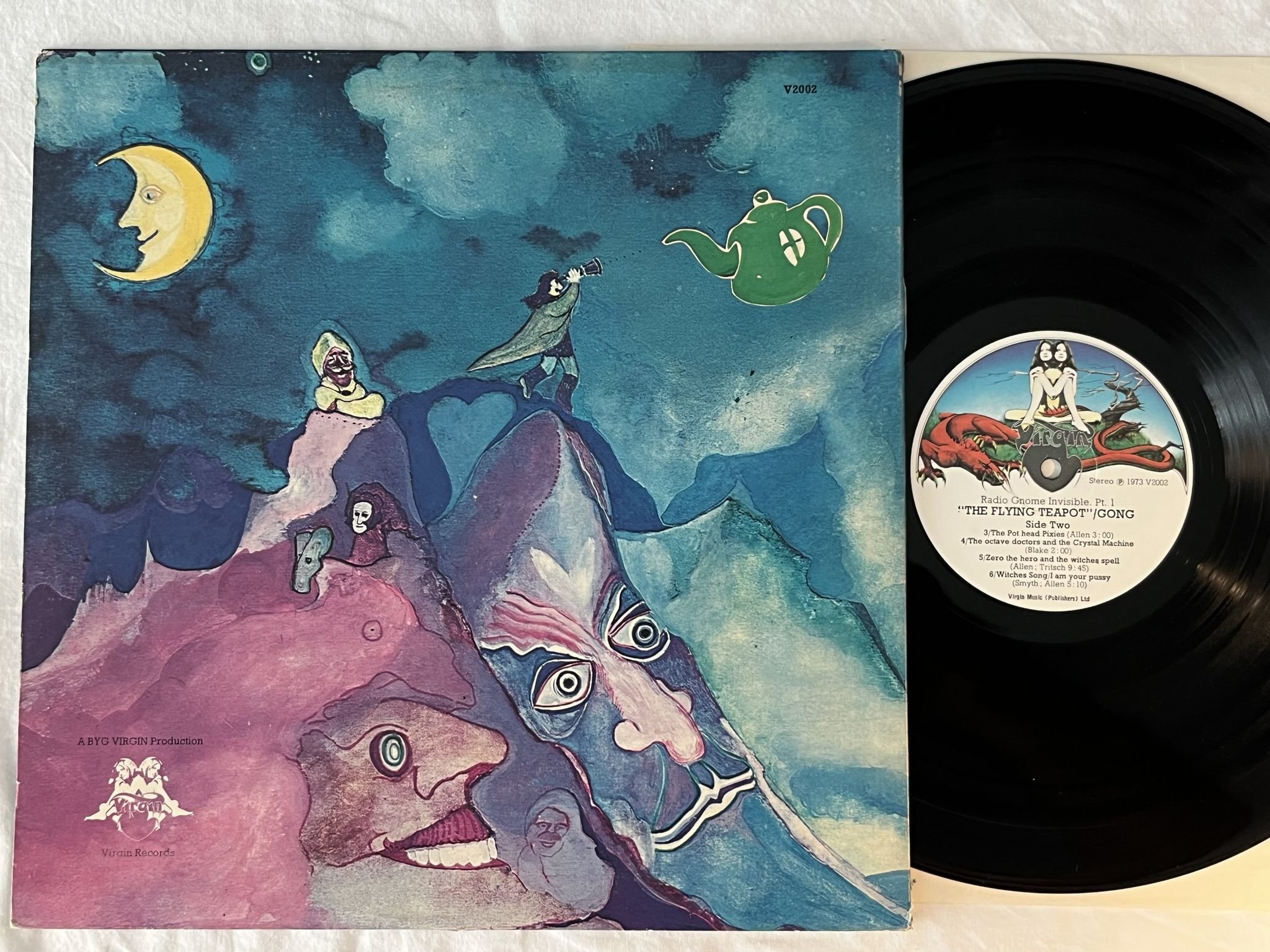 Omslagsbild för skivan GONG the flying teapot LP -73/74 UK VIRGIN V2002 *** space rock ***