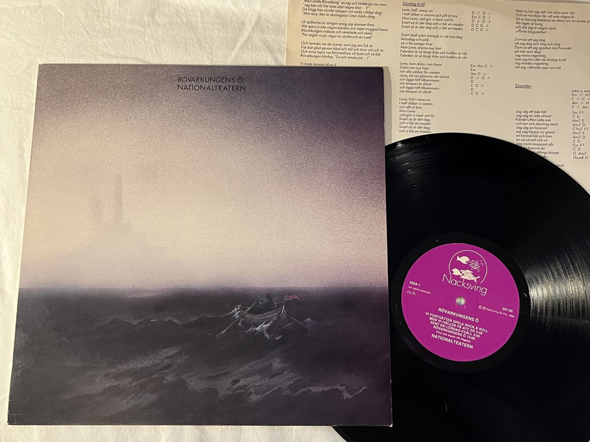 Omslagsbild för skivan NATIONALTEATERN rövarkungens ö LP -80 NACKSVING 031-30