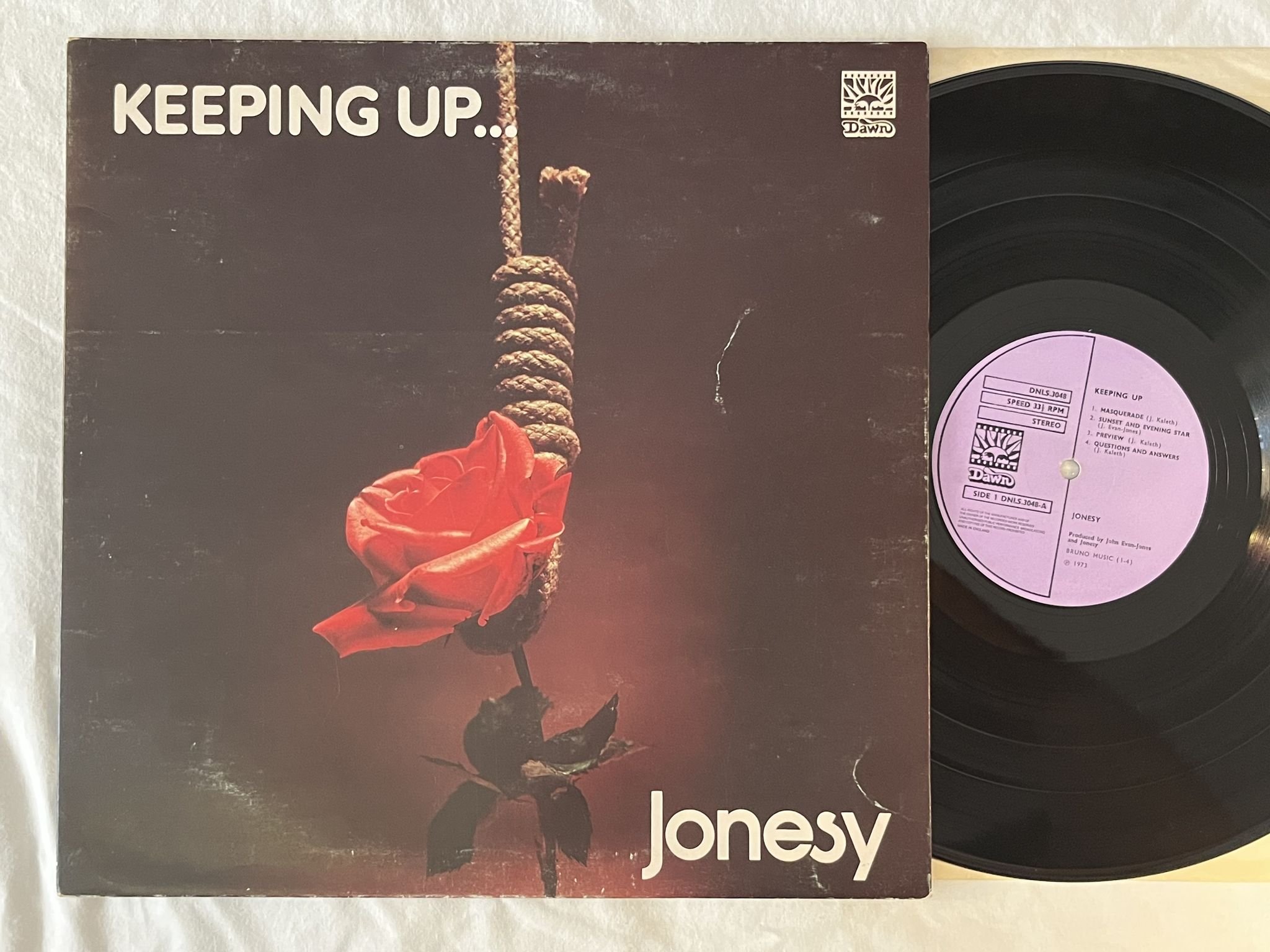 Omslagsbild för skivan JONESY Keeping Up... LP -73 UK DAWN DNLS 3048 ** Hard prog **