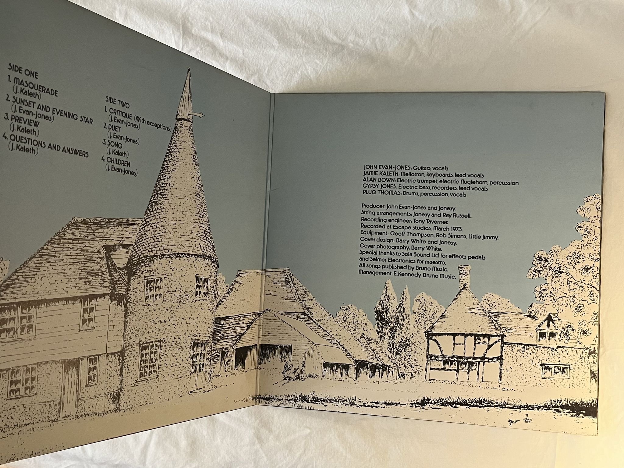 Omslagsbild för skivan JONESY Keeping Up... LP -73 UK DAWN DNLS 3048 ** Hard prog **