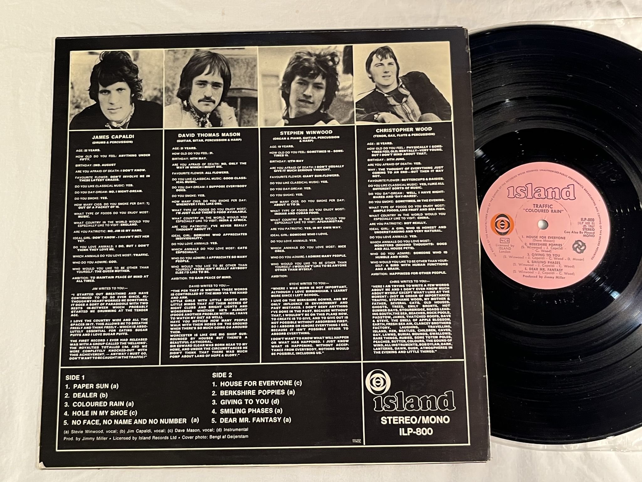 Omslagsbild för skivan TRAFFIC coloured rain LP -67 Swe ISLAND ILP 800 ** UNIQUE SWEDISH COVER ***