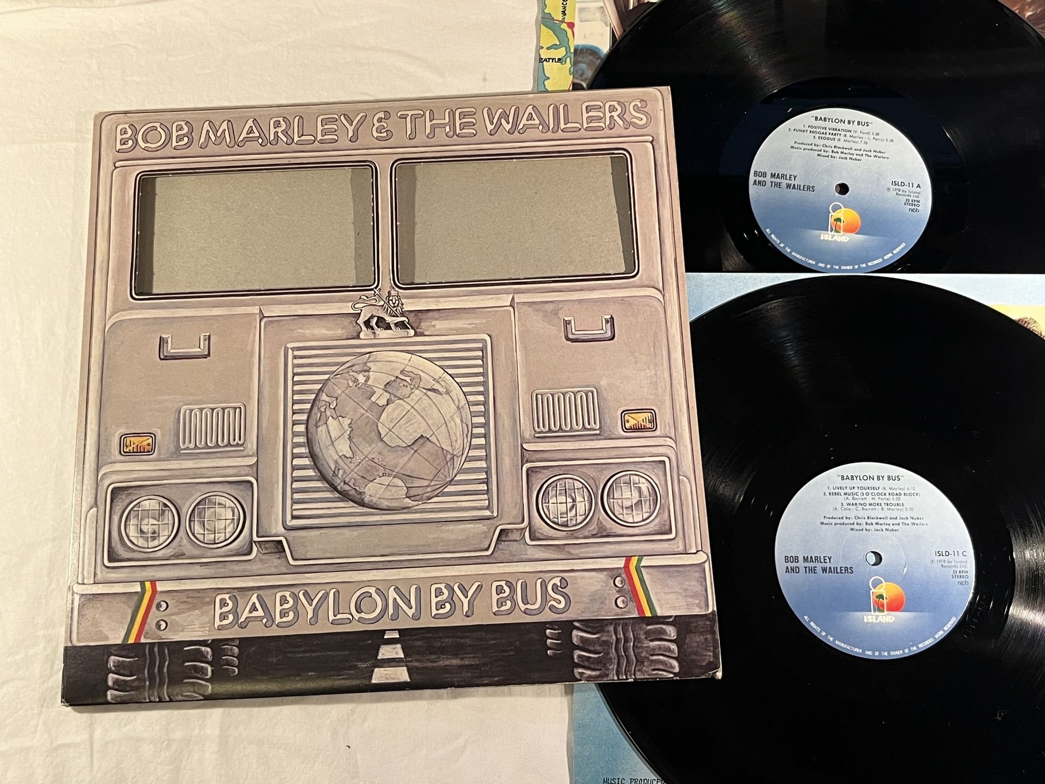 Omslagsbild för skivan BOB MARLEY & THE WAILERS babylon by bus 2xLP -78 ncb ISLAND ISLD 11 C