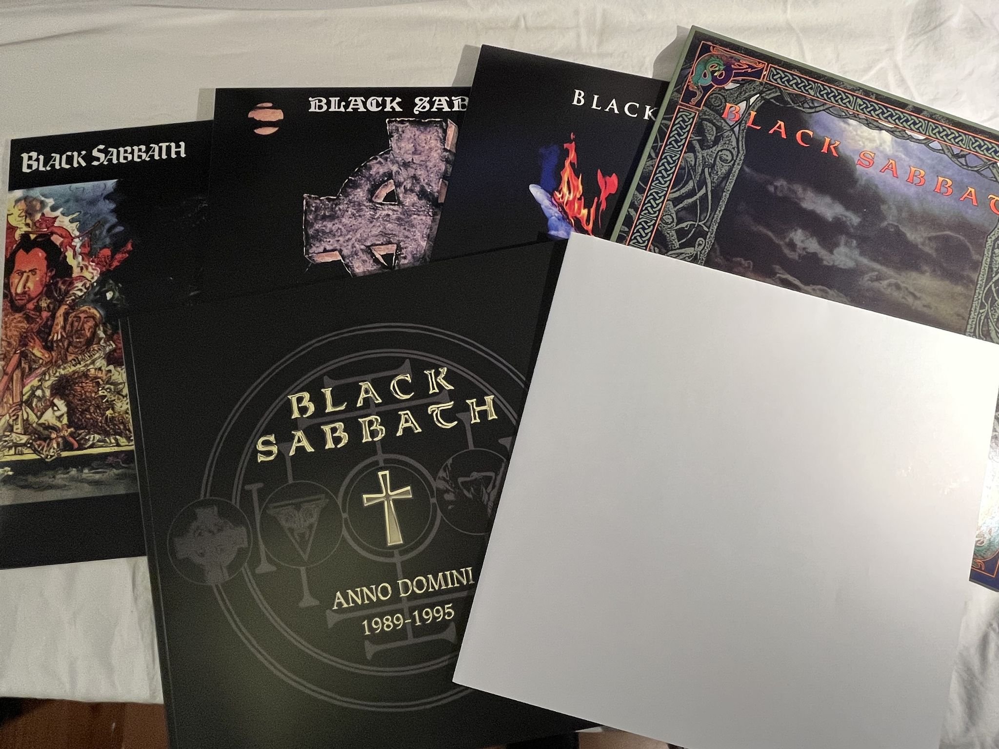 Omslagsbild för skivan BLACK SABBATH anna domini 1989-1995 4xLP Box Set 2024 WARNER 4050538900880